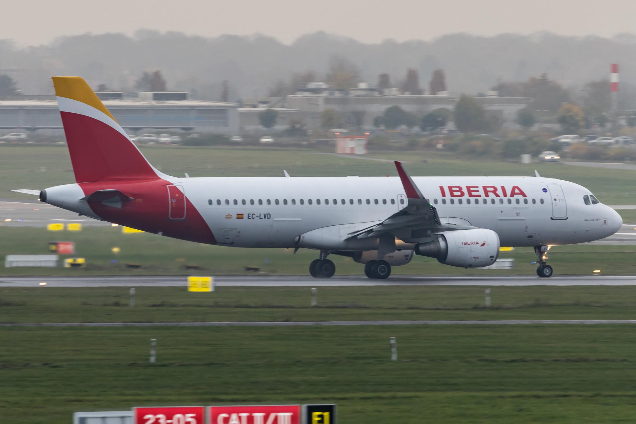 Hamburg Airport: Iberia (IB / IBE) |  Airbus A320-216 A320 | EC-LVD | MSN 5570