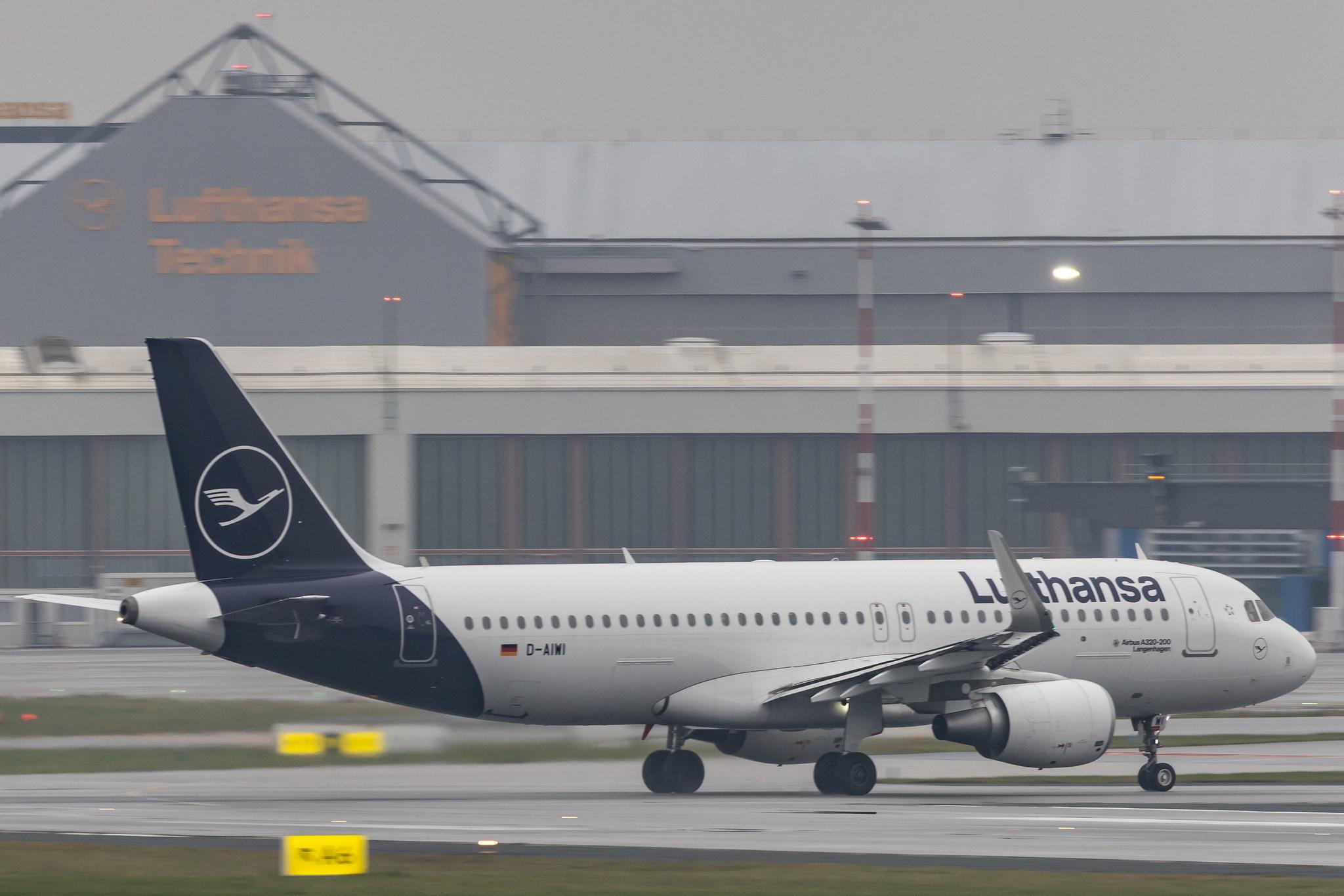 Hamburg Airport: Lufthansa (LH / DLH) |  Airbus A320-214 A320 | D-AIWI | MSN 8951