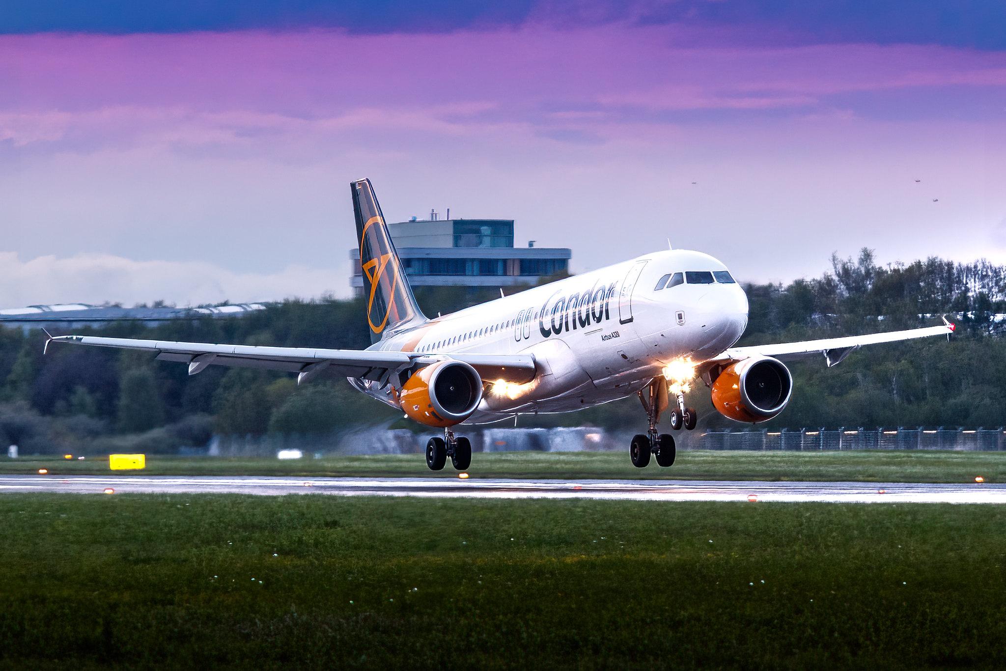 Hamburg Airport: Condor (DE / CFG) |  Airbus A320-212 A320 | D-AICI | MSN 1381