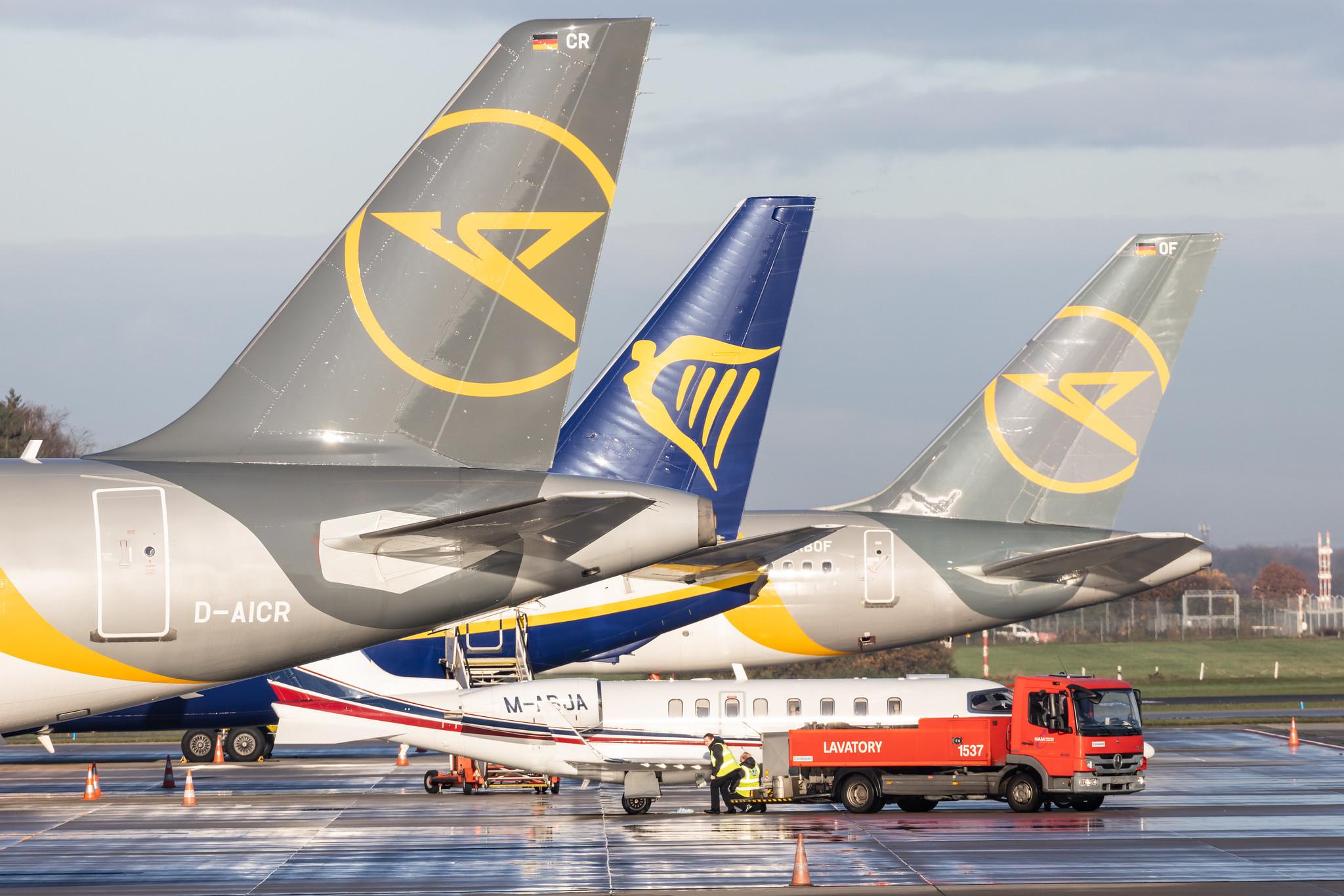 Hamburg Airport: Ryanair (FR / RYR) |  Learjet 45 LJ45 | M-ABJA | MSN 45-454