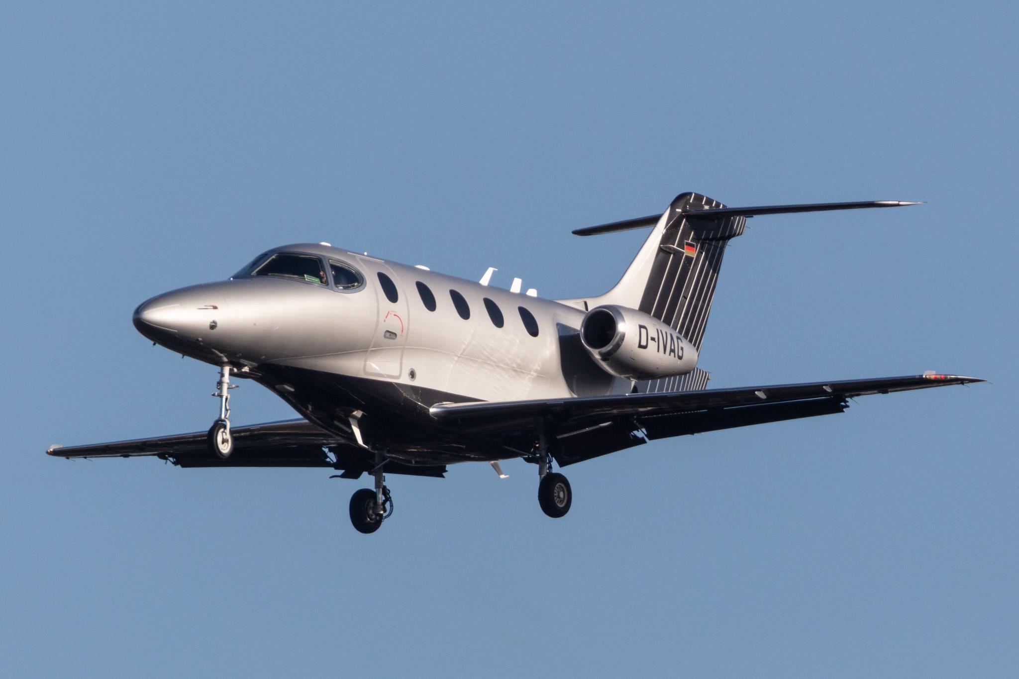Hamburg Airport: FAI rent-a-jet (/ IFA) |  Beech 390 Premier IA PRM1 | D-IVAG | MSN RB-196