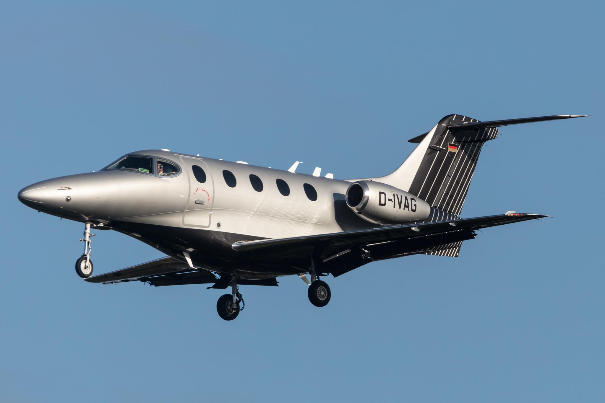 Hamburg Airport: FAI rent-a-jet (/ IFA) |  Beech 390 Premier IA PRM1 | D-IVAG | MSN RB-196