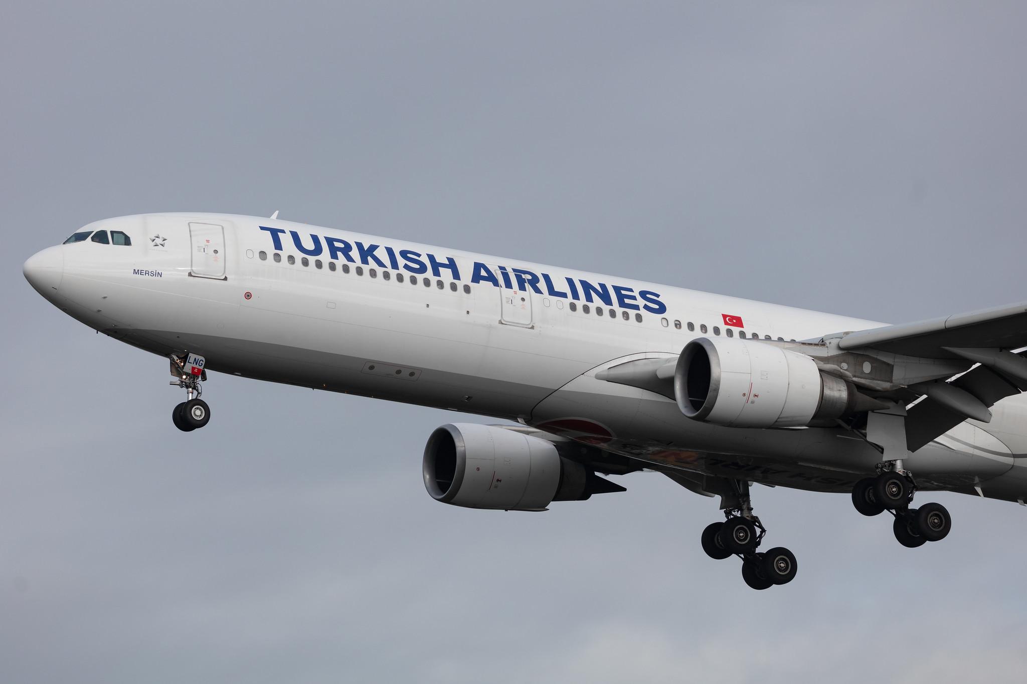 Hamburg Airport: Turkish Airlines (TK / THY) |  Airbus A330-303 A333 | TC-LNG | MSN 1718