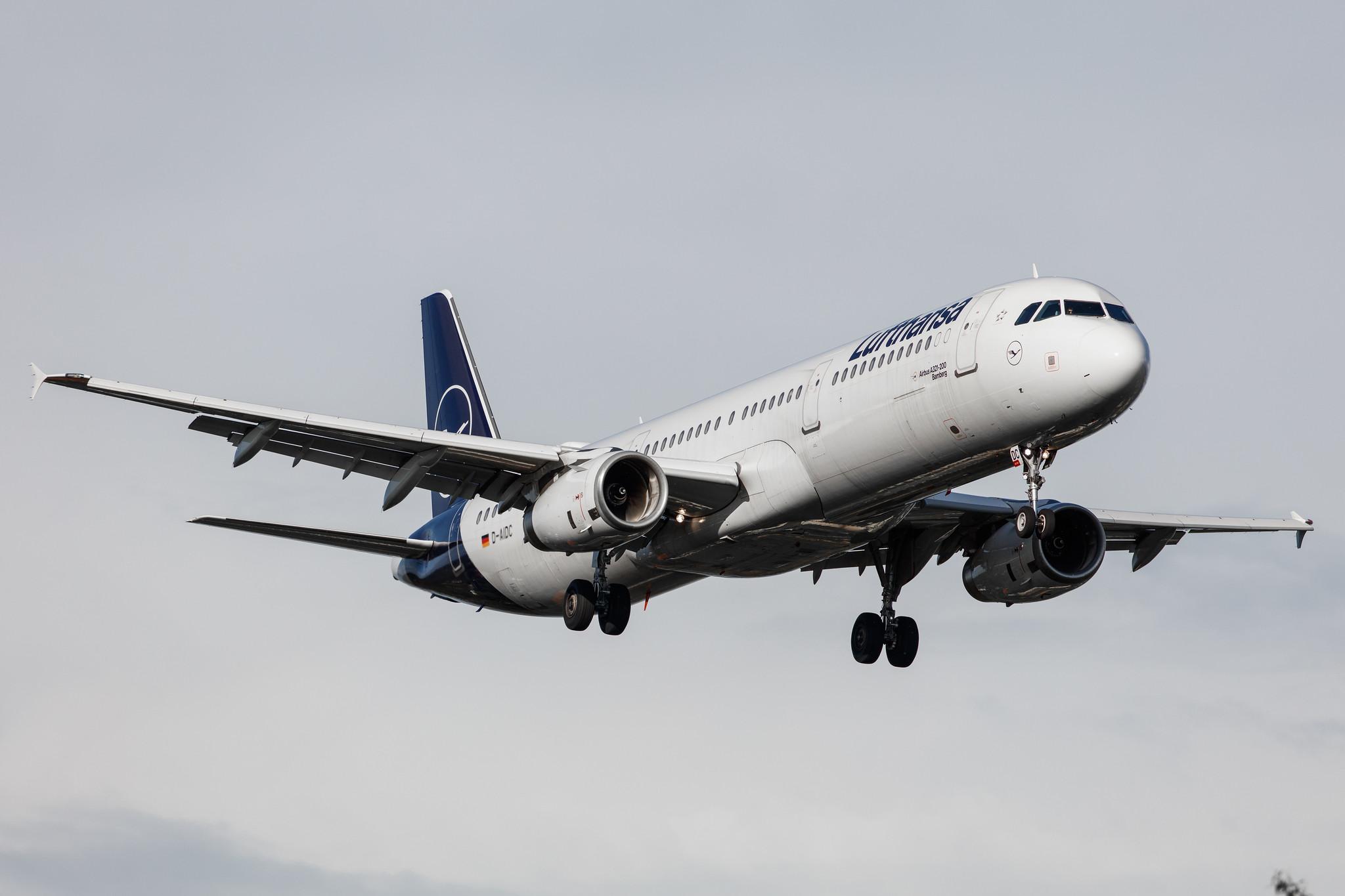 Hamburg Airport: Lufthansa (LH / DLH) |  Airbus A321-231 A321 | D-AIDC | MSN 4560