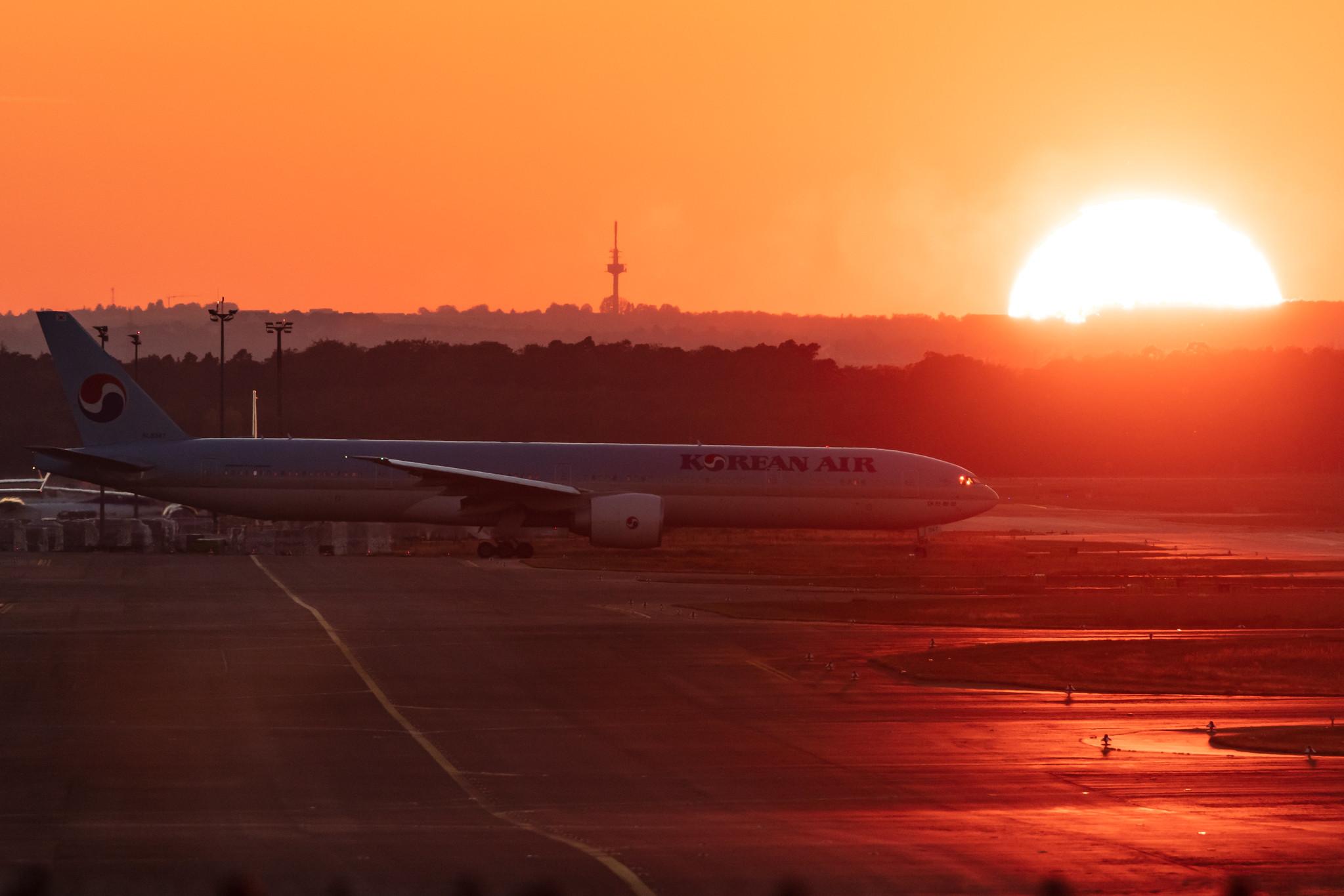 Frankfurt Airport: Korean Air (KE / KAL) |  Boeing 777-300(ER) B77W | HL8347 | MSN 63435