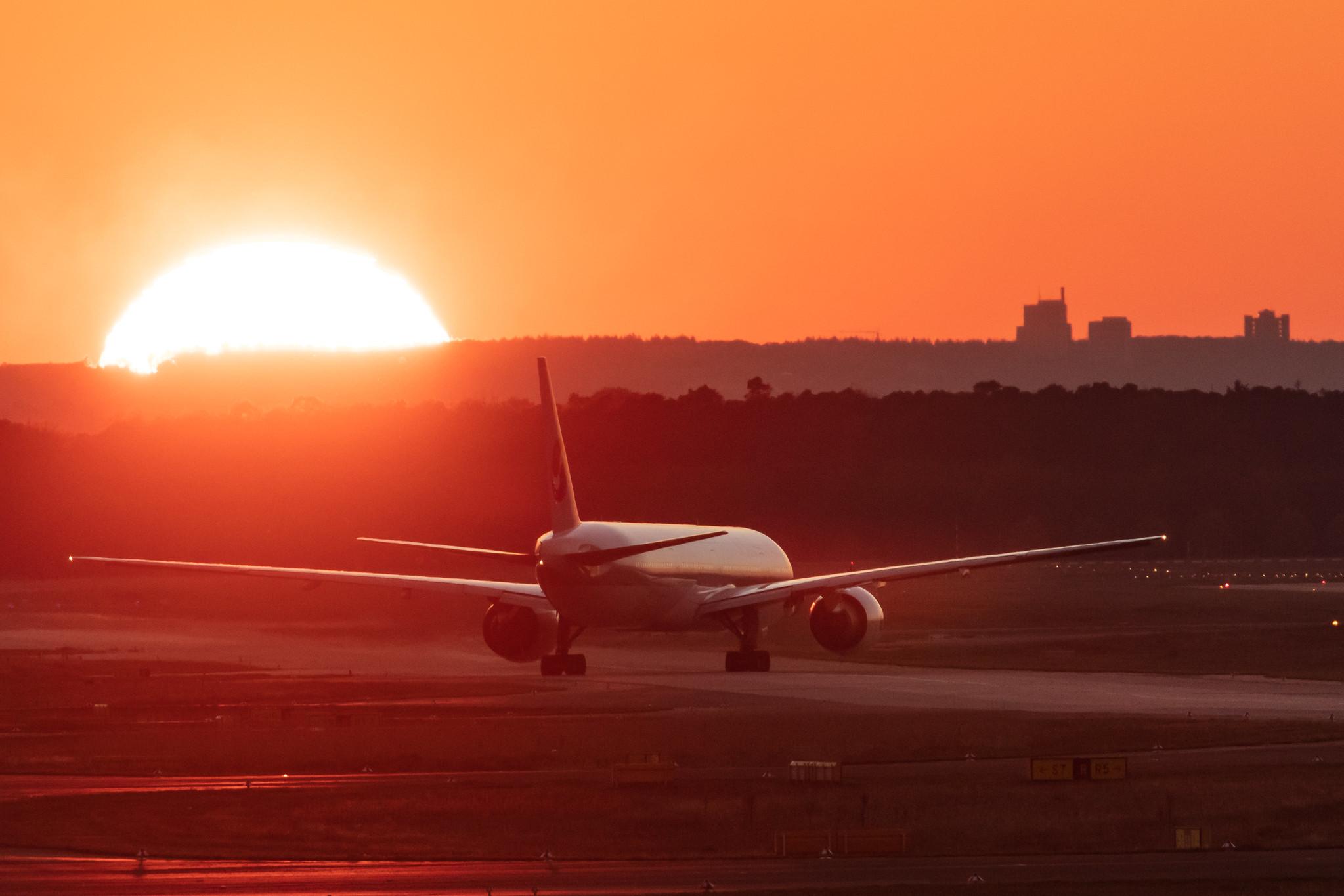 Frankfurt Airport: Korean Air (KE / KAL) |  Boeing 777-300(ER) B77W | HL8347 | MSN 63435