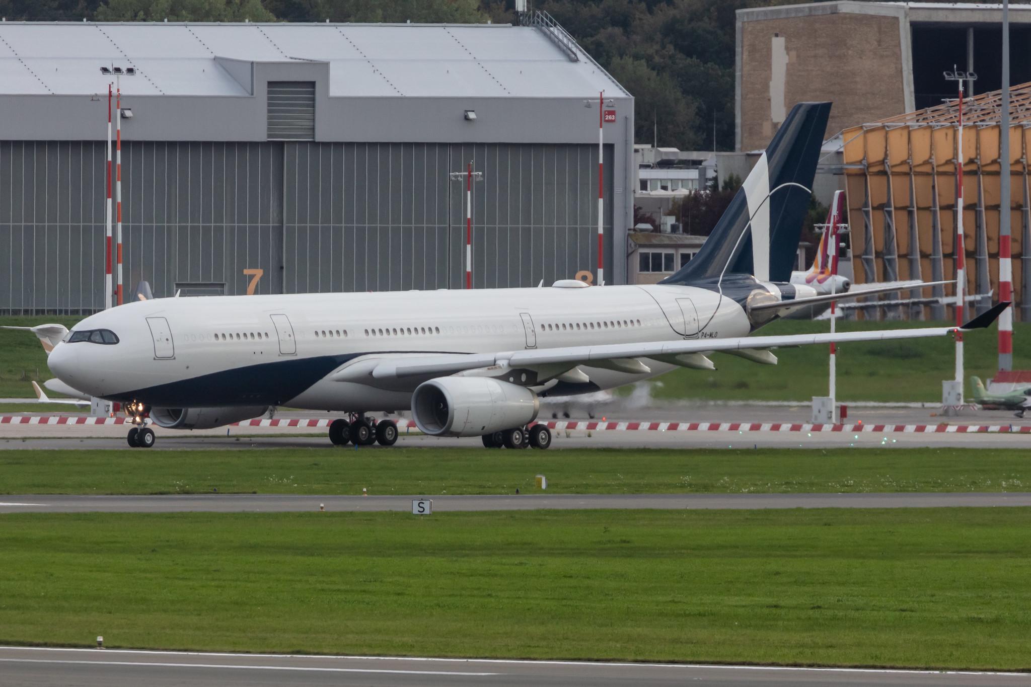 Hamburg Airport: Comlux Aruba (CS / CXB) |  Airbus A330-243 A332 | P4-MLO | MSN 0451