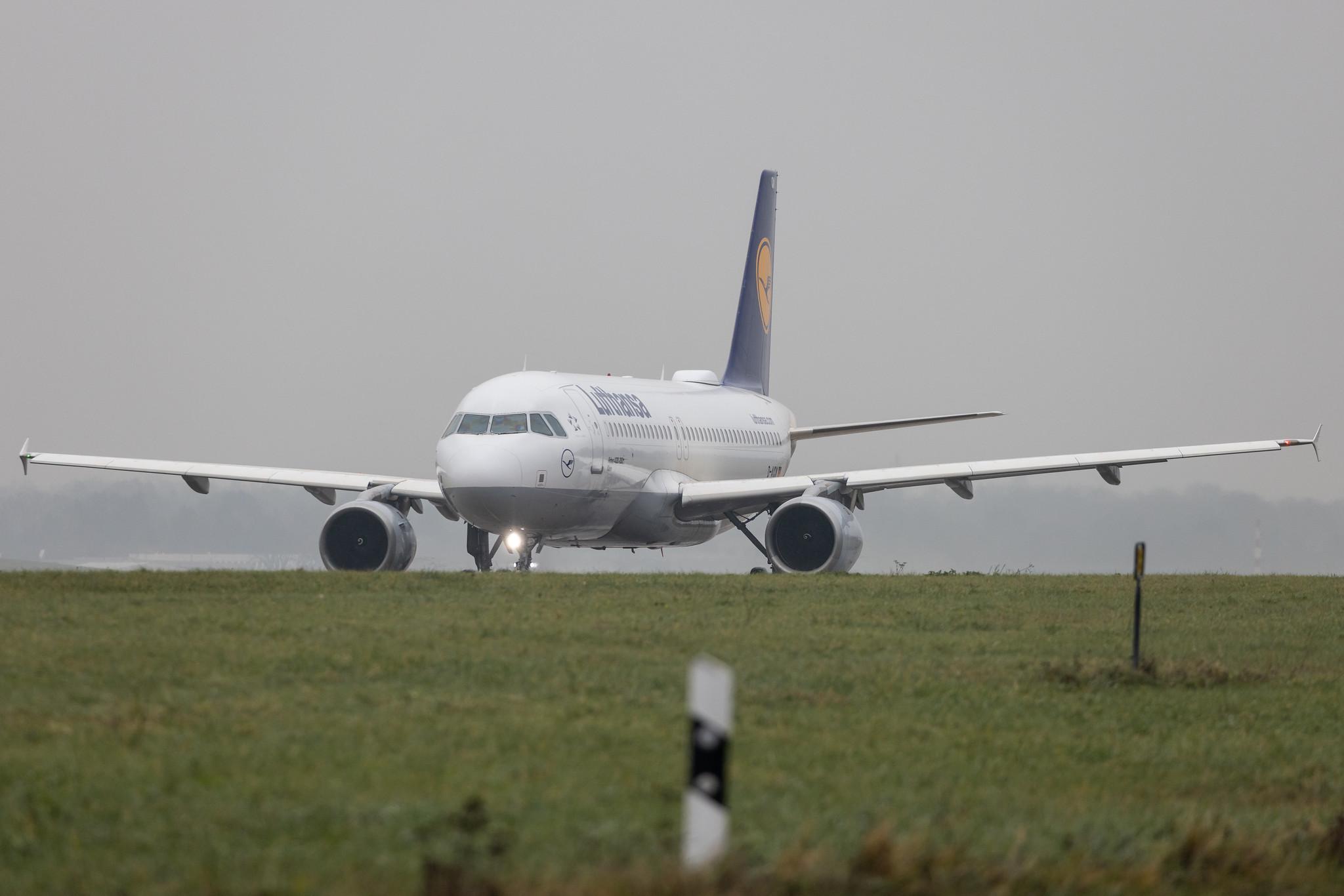 Hamburg Airport: Lufthansa (LH / DLH) |  Airbus A320-211 A320 | D-AIQW | MSN 1367