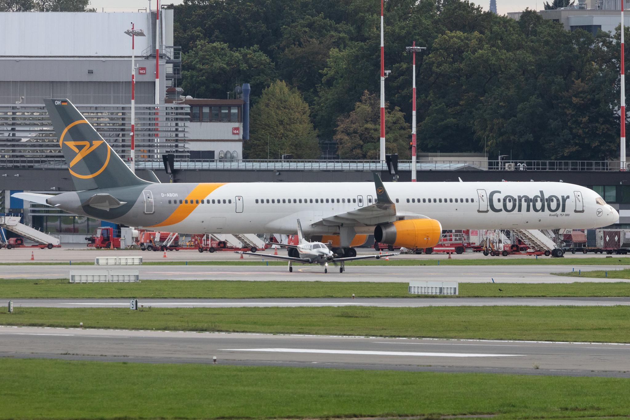 Hamburg Airport: Condor (DE / CFG) |  Boeing 757-330 B753 | D-ABOH | MSN 30030