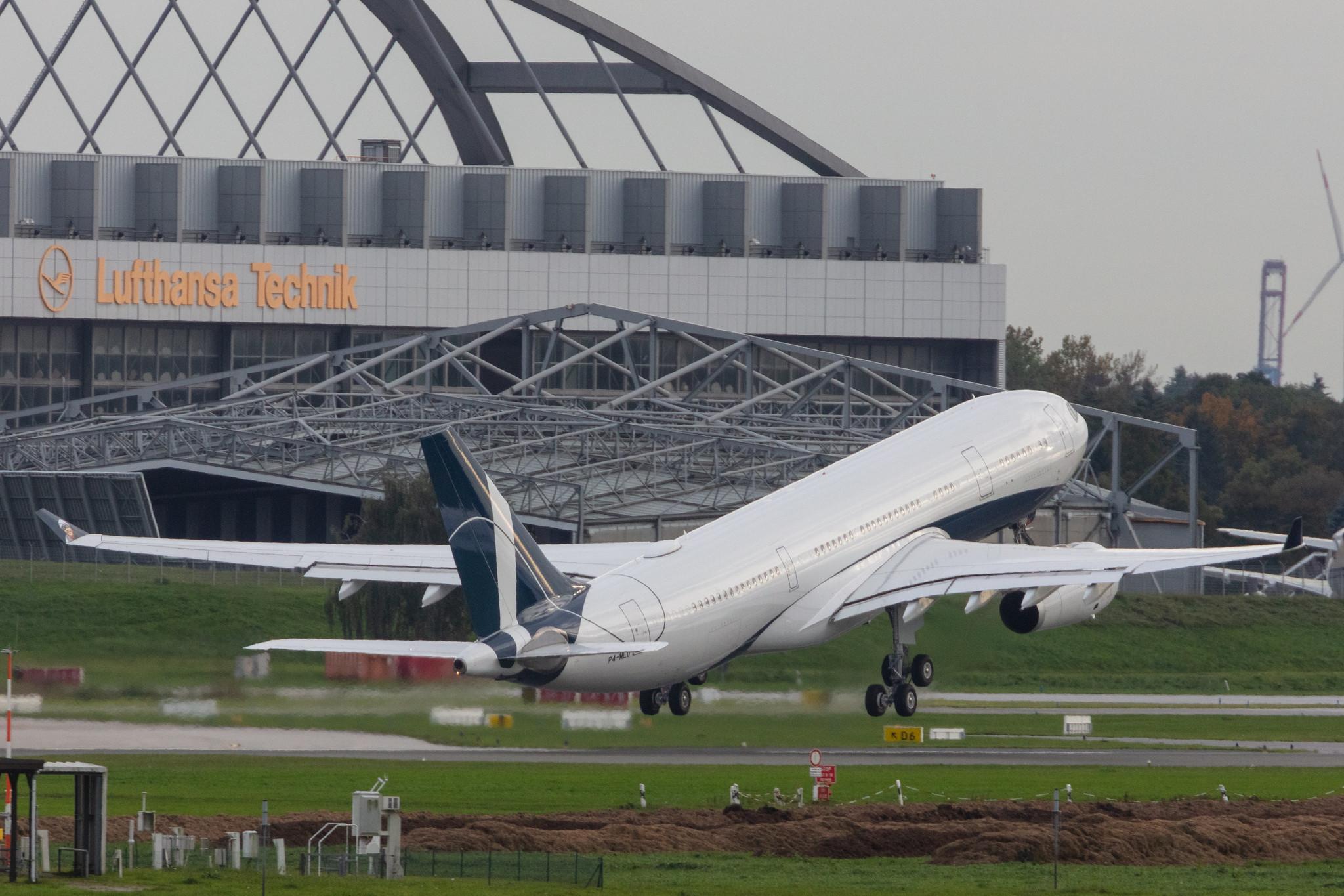 Hamburg Airport: Comlux Aruba (CS / CXB) |  Airbus A330-243 A332 | P4-MLO | MSN 0451