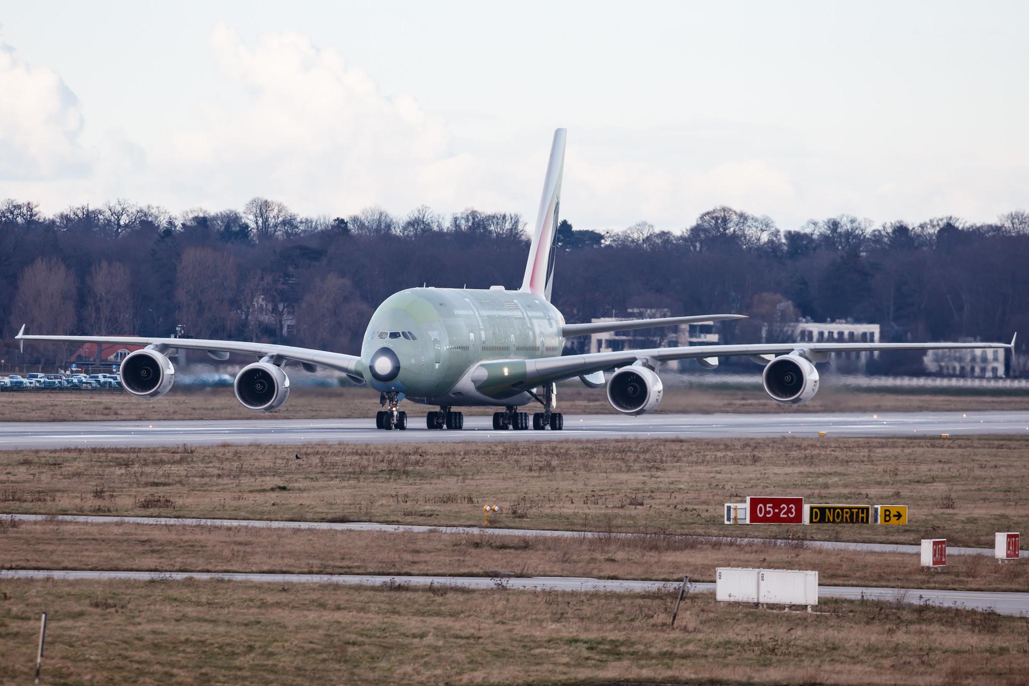 Hamburg Finkenwerder: Emirates  (EK / UAE) |  Airbus A380-842 A388 | F-WWSH (A6-EVS) | MSN 272