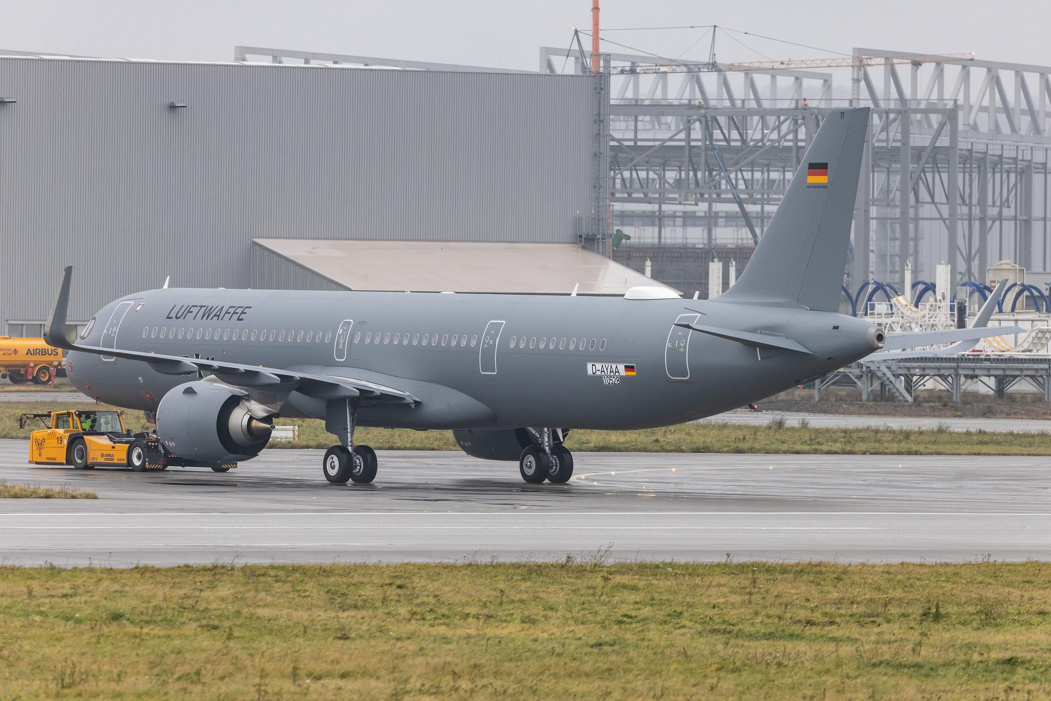 Hamburg Finkenwerder: German Air Force (/ GAF) |  Airbus A321-251NX A21N | D-AYAA (15+11) | MSN 10528