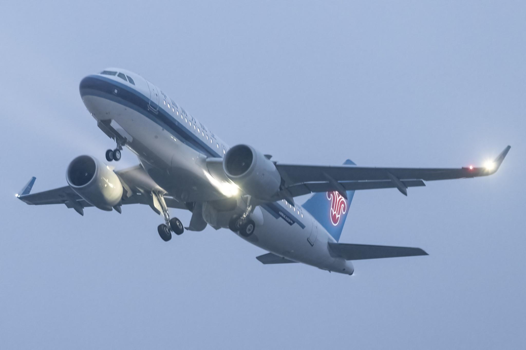Hamburg Finkenwerder: China Southern Airlines  (CZ / CSN) |  Airbus A319-153N A19N | D-AVWG | MSN 10239