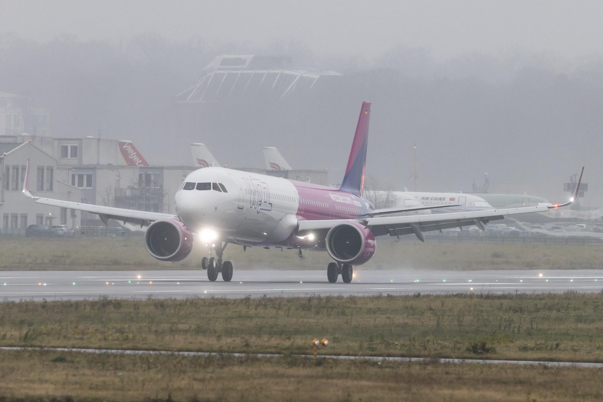 Hamburg Finkenwerder: Wizz Air (W6 / WZZ) | Airbus A321-271NX A21N | D-AZWE (HA-LZG) | MSN 10753