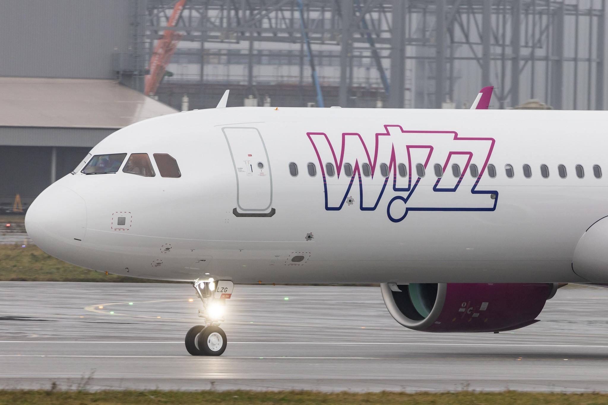 Hamburg Finkenwerder: Wizz Air (W6 / WZZ) | Airbus A321-271NX A21N | D-AZWE (HA-LZG) | MSN 10753