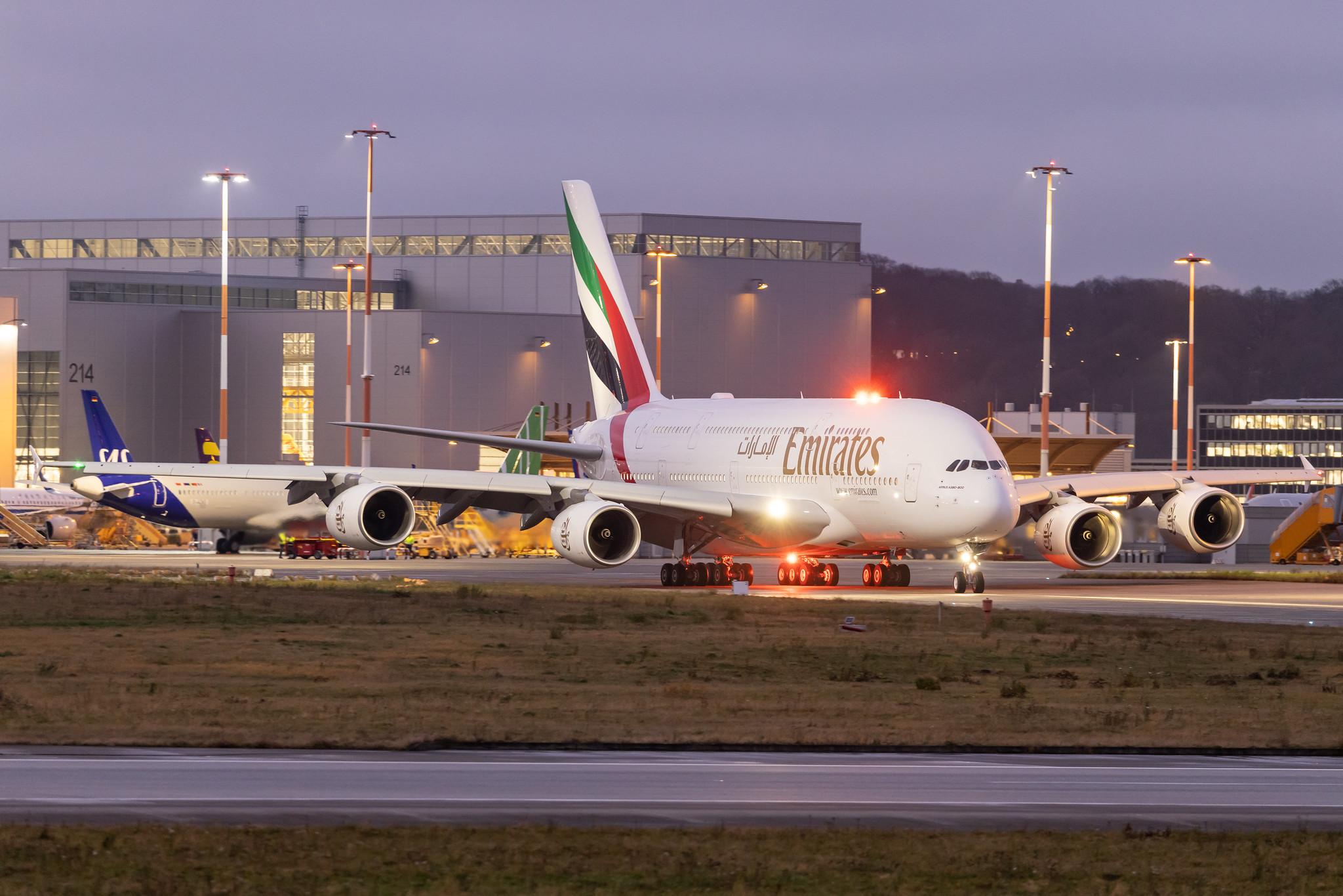 Hamburg Finkenwerder: Emirates (EK / UAE) |  Airbus A380-842 A388 | A6-EVS | MSN 272