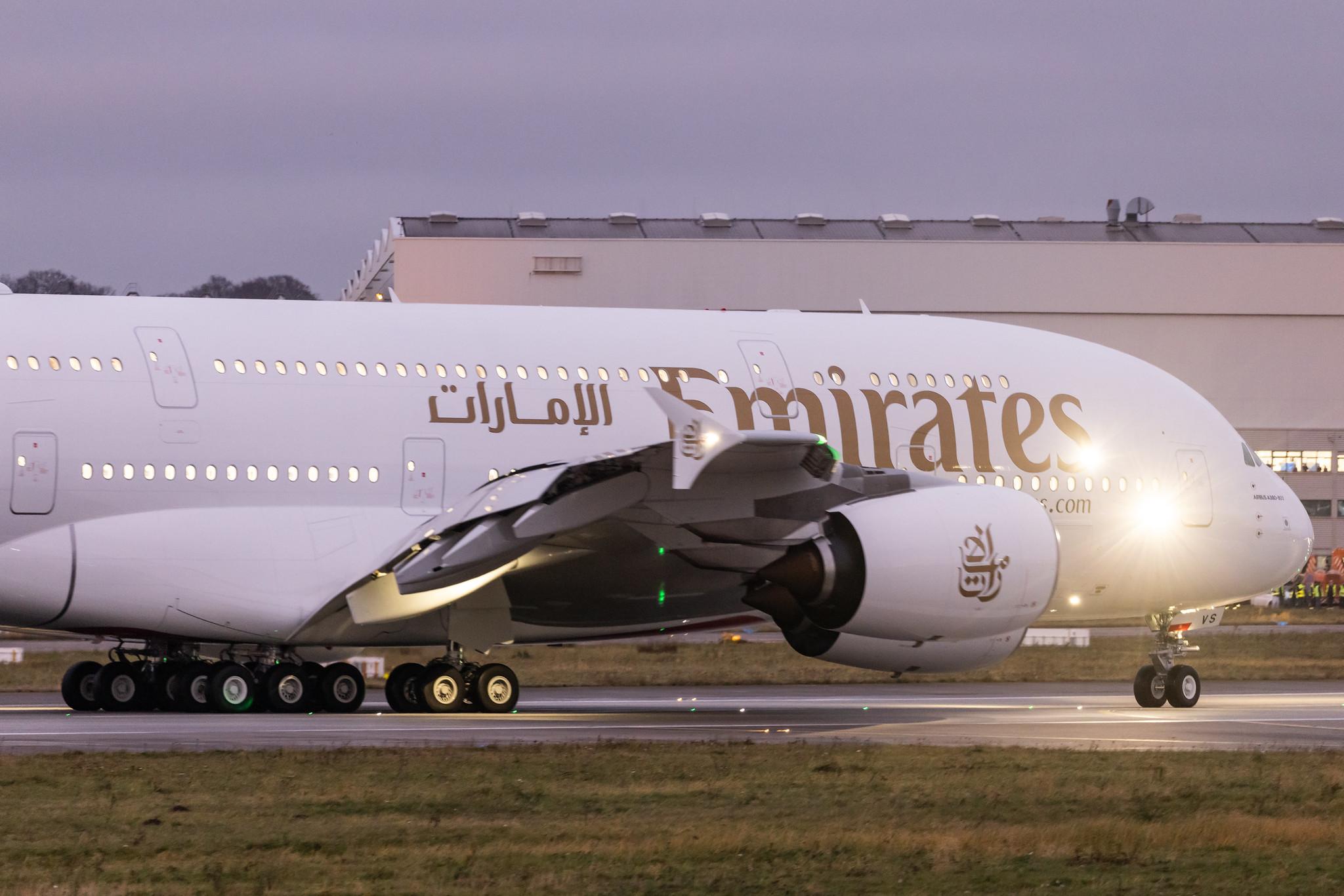 Hamburg Finkenwerder: Emirates (EK / UAE) |  Airbus A380-842 A388 | A6-EVS | MSN 272