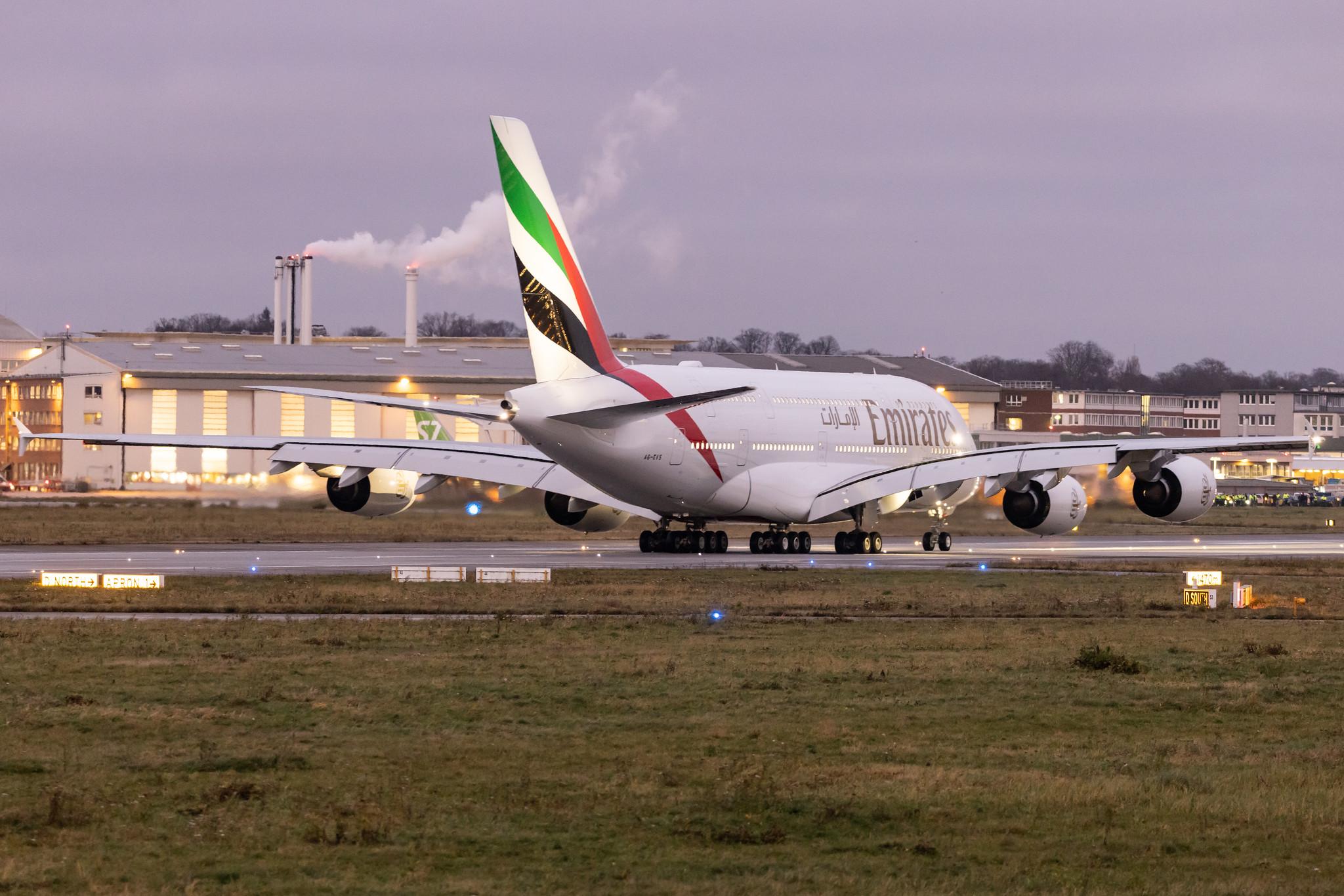 Hamburg Finkenwerder: Emirates (EK / UAE) |  Airbus A380-842 A388 | A6-EVS | MSN 272