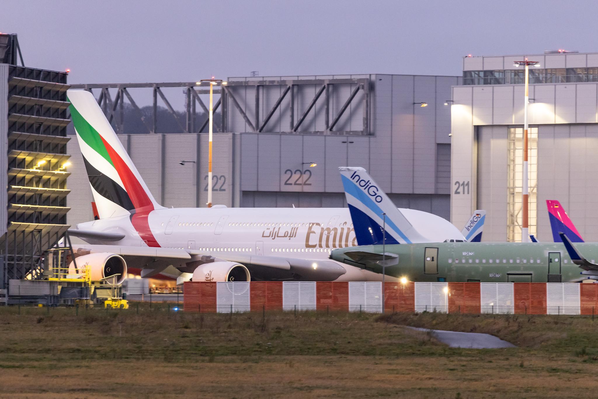 Hamburg Finkenwerder: Emirates (EK / UAE) |  Airbus A380-842 A388 | A6-EVS | MSN 272