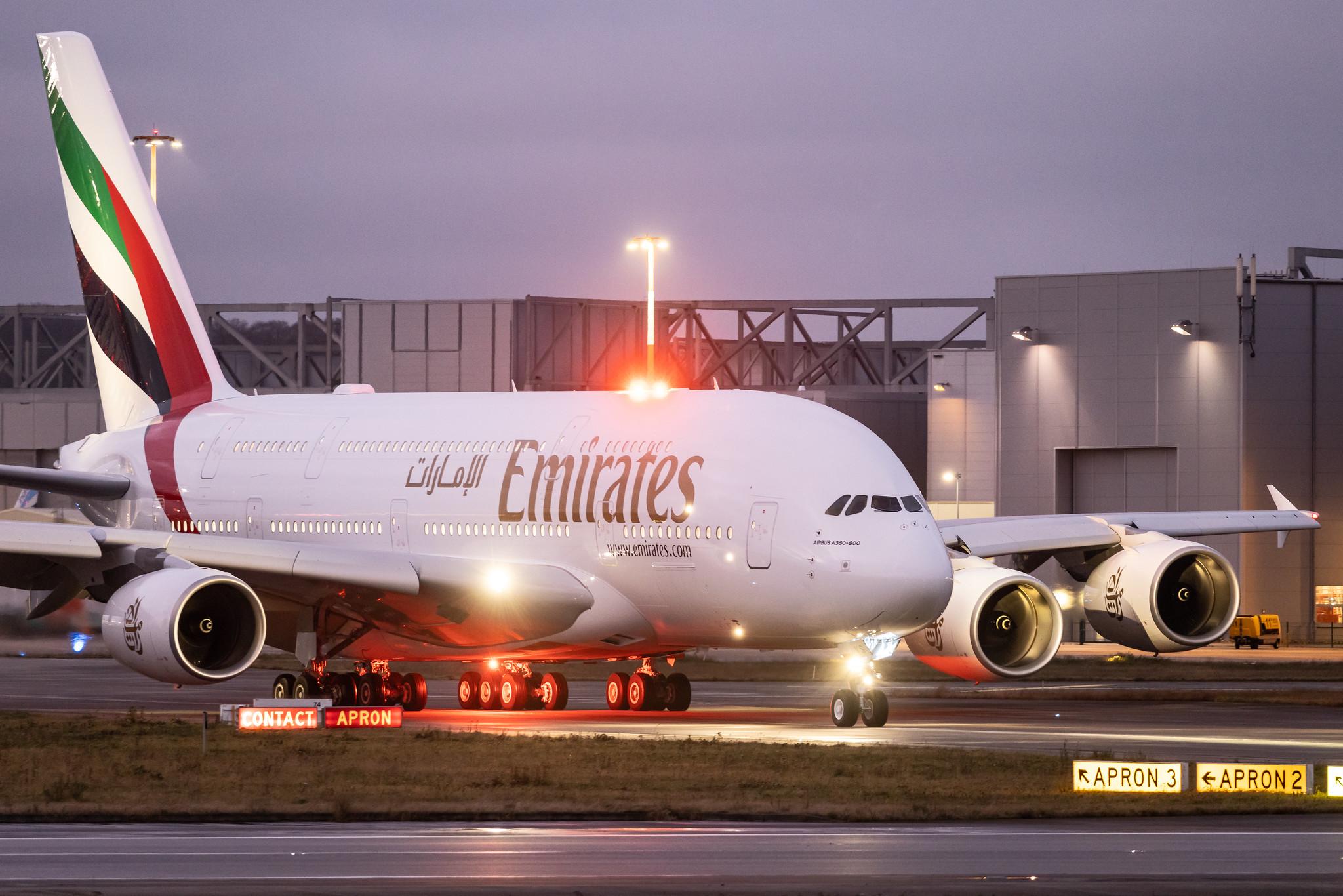 Hamburg Finkenwerder: Emirates (EK / UAE) |  Airbus A380-842 A388 | A6-EVS | MSN 272