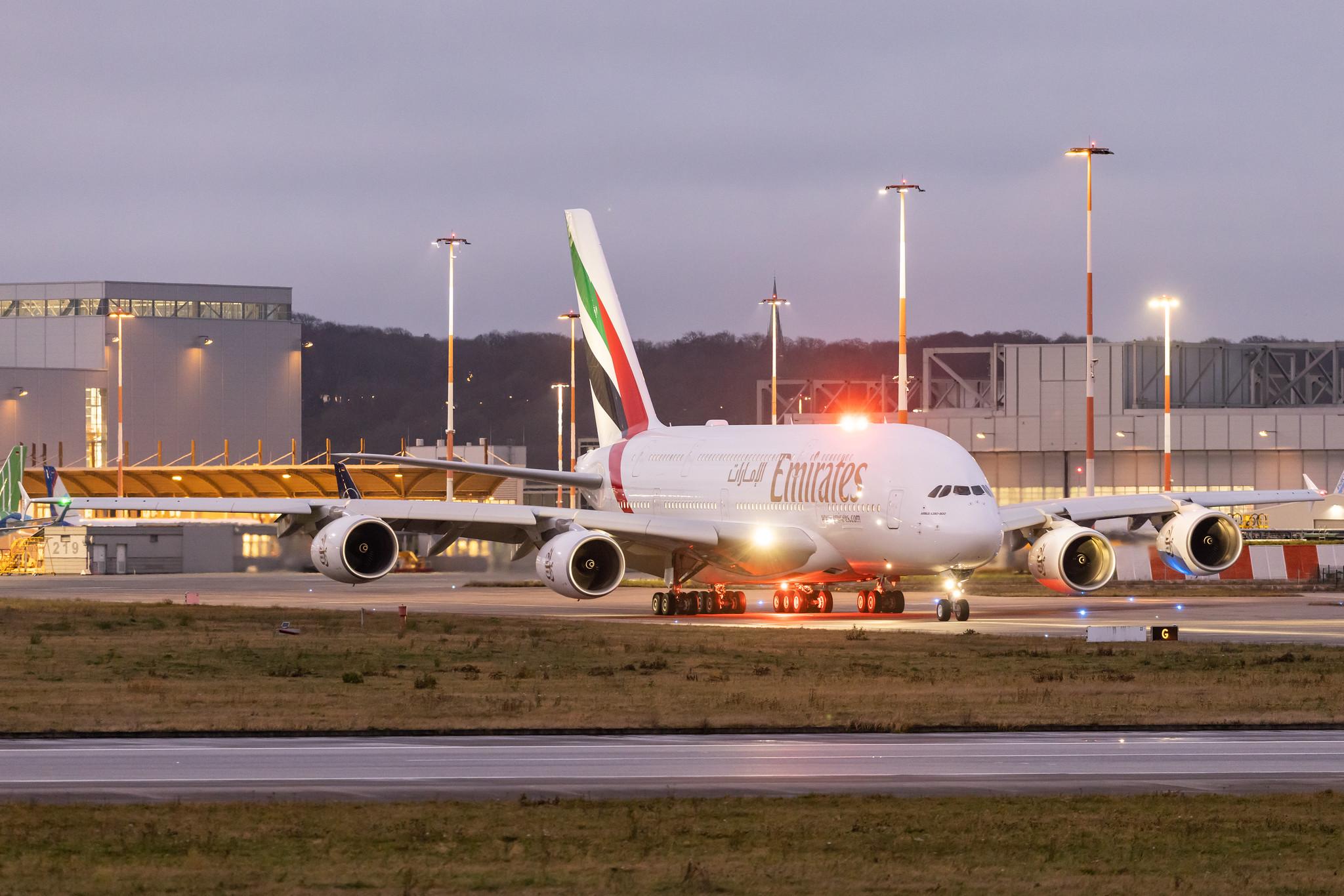 Hamburg Finkenwerder: Emirates (EK / UAE) |  Airbus A380-842 A388 | A6-EVS | MSN 272