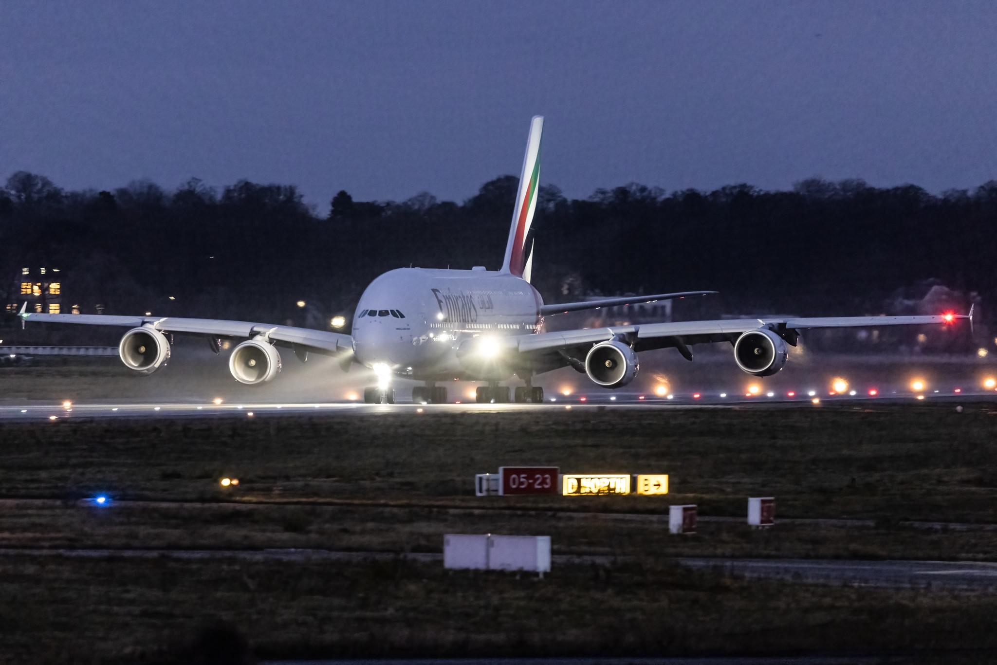 Hamburg Finkenwerder: Emirates (EK / UAE) |  Airbus A380-842 A388 | A6-EVS | MSN 272