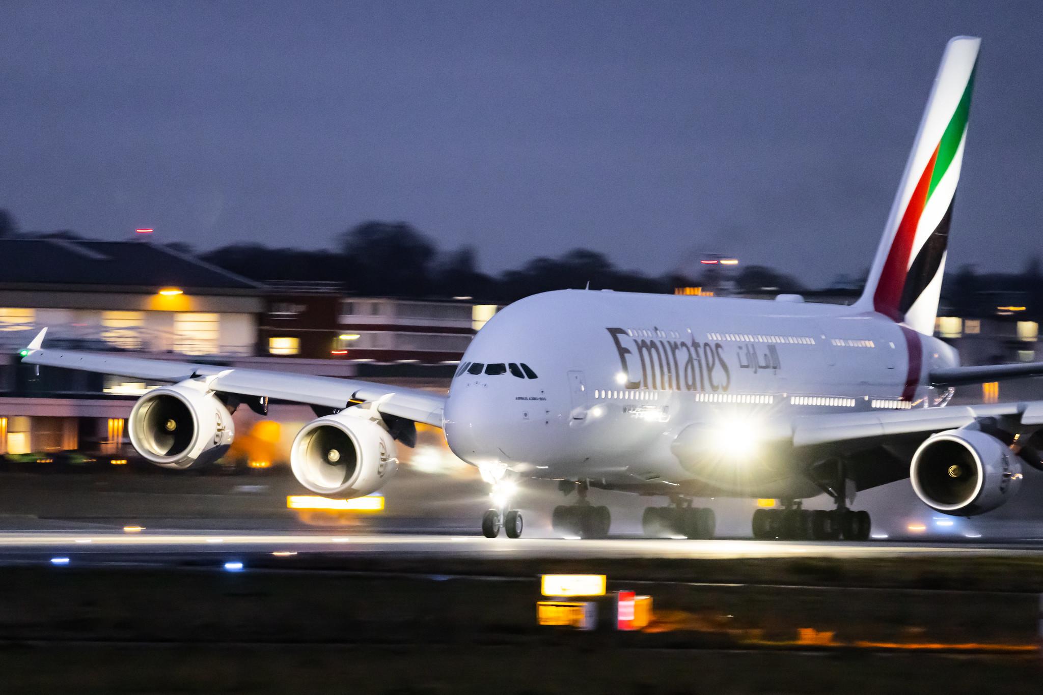 Hamburg Finkenwerder: Emirates (EK / UAE) |  Airbus A380-842 A388 | A6-EVS | MSN 272