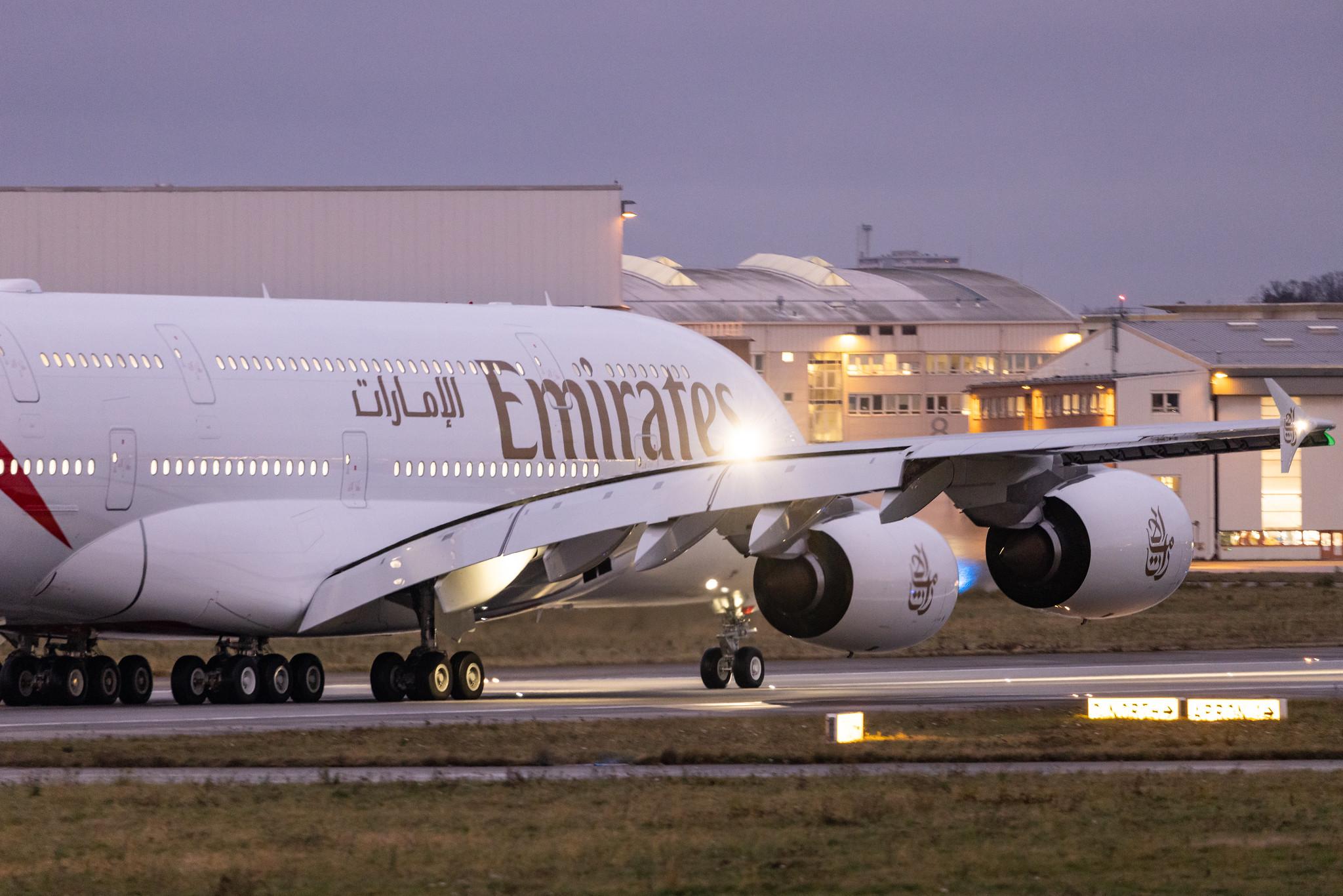 Hamburg Finkenwerder: Emirates (EK / UAE) |  Airbus A380-842 A388 | A6-EVS | MSN 272