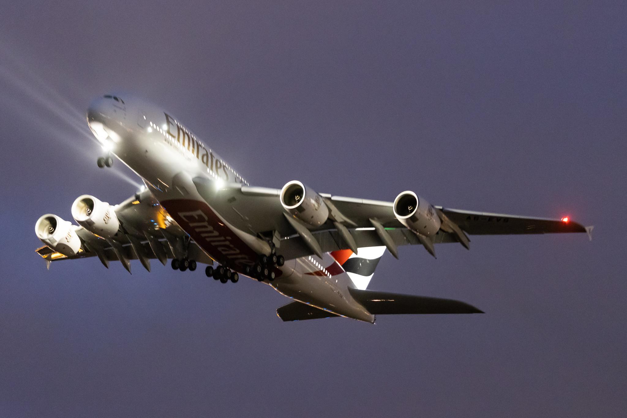 Hamburg Finkenwerder: Emirates (EK / UAE) |  Airbus A380-842 A388 | A6-EVS | MSN 272