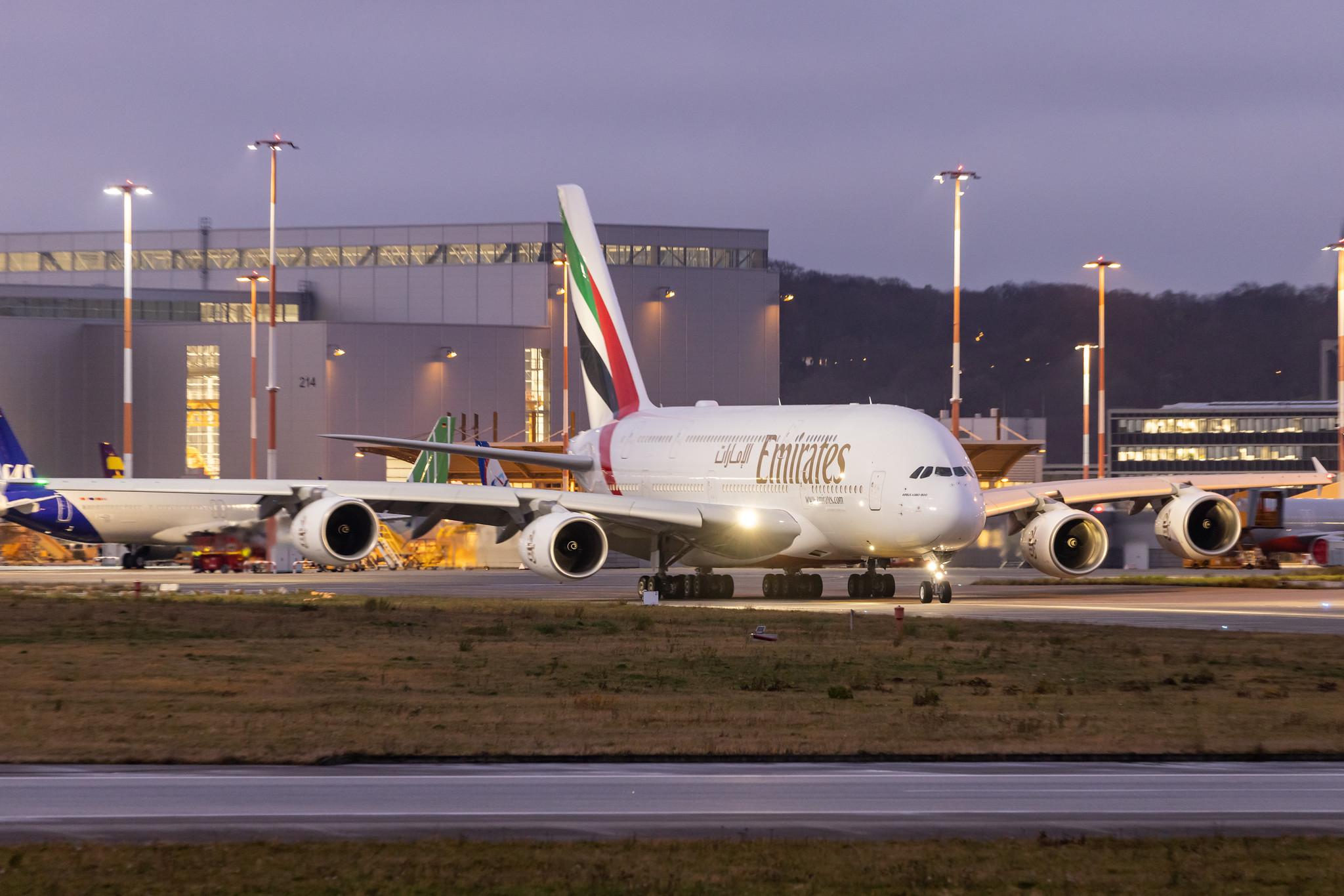 Hamburg Finkenwerder: Emirates (EK / UAE) |  Airbus A380-842 A388 | A6-EVS | MSN 272