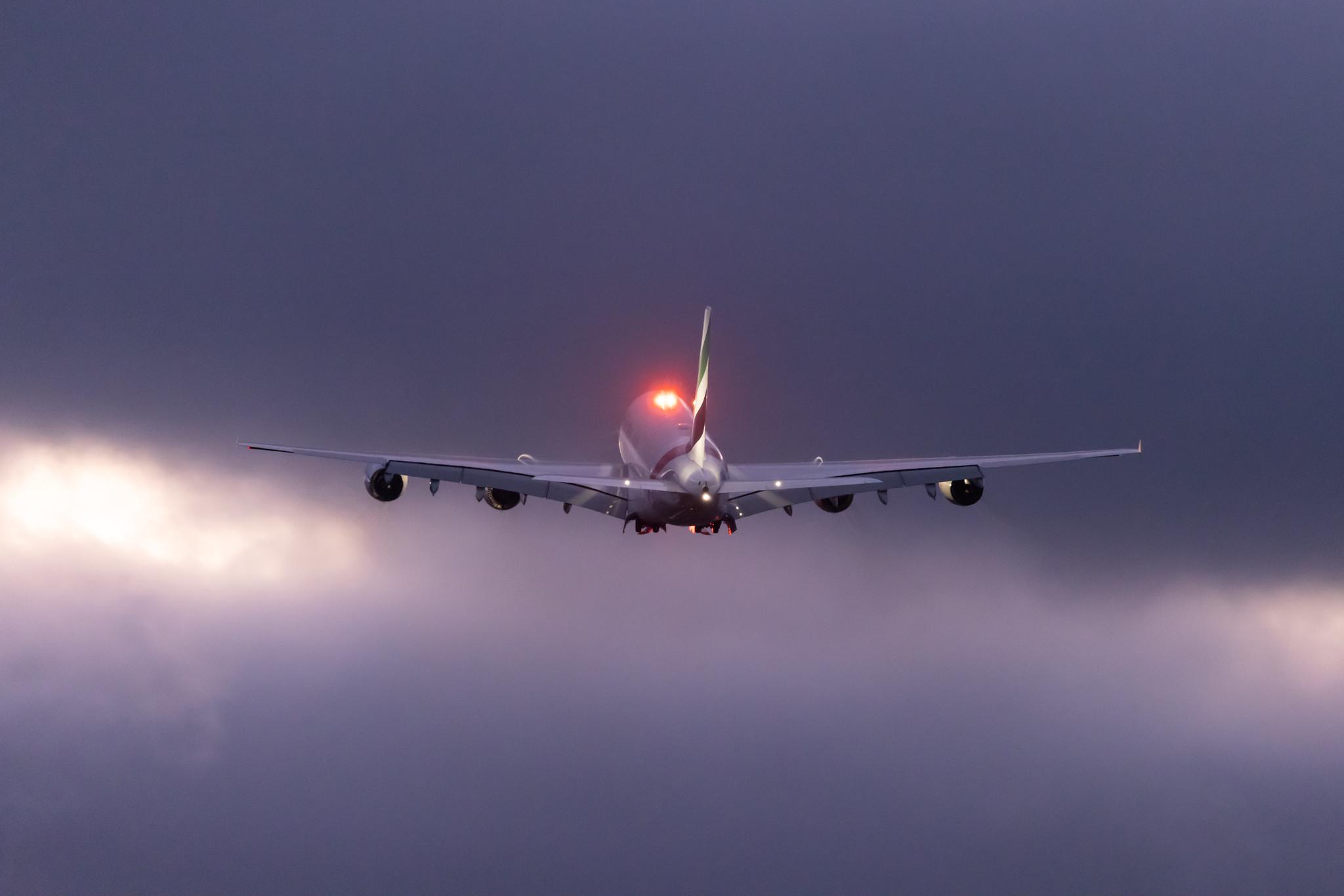Hamburg Finkenwerder: Emirates (EK / UAE) |  Airbus A380-842 A388 | A6-EVS | MSN 272