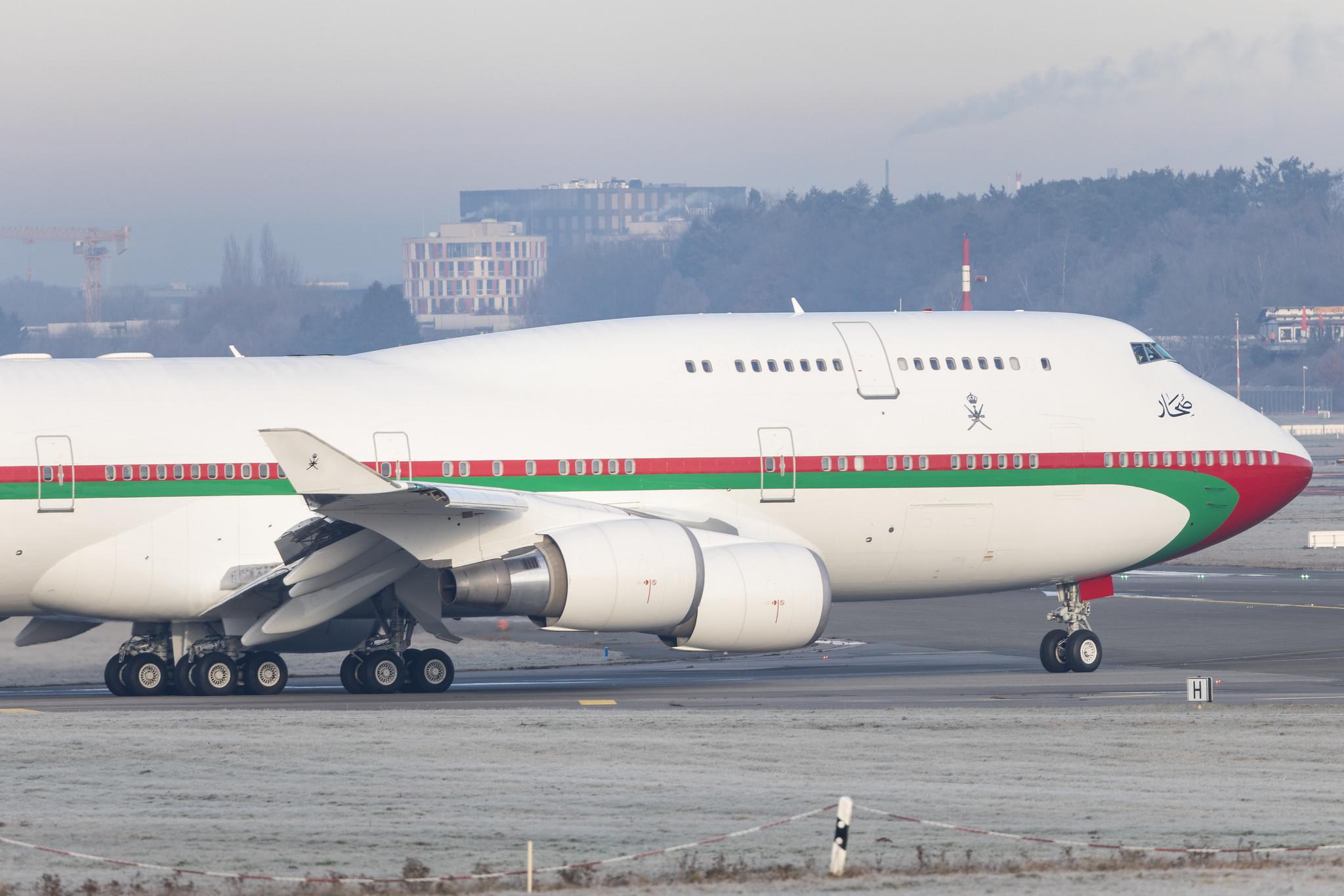 Hamburg Airport: Royal Flight of Oman |  Boeing 747-430 B744 | A4O-OMN | MSN 32445