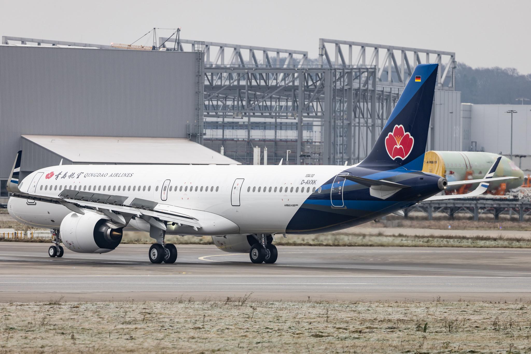 Hamburg Finkenwerder: Qingdao Airlines (QW / QDA) |  Airbus A321-271NX A21N | D-AVXK (B-325W) | MSN 10410