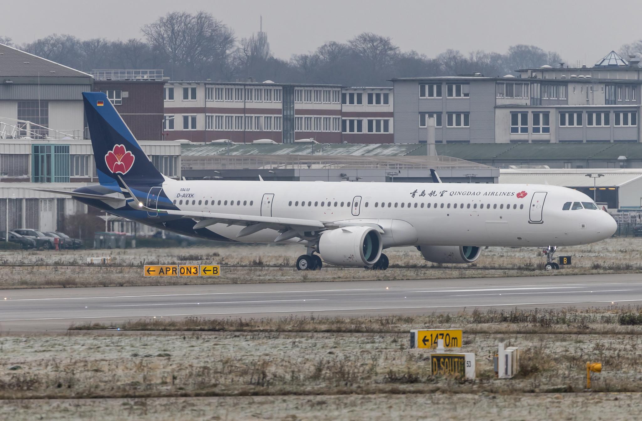 Hamburg Finkenwerder: Qingdao Airlines (QW / QDA) |  Airbus A321-271NX A21N | D-AVXK (B-325W) | MSN 10410