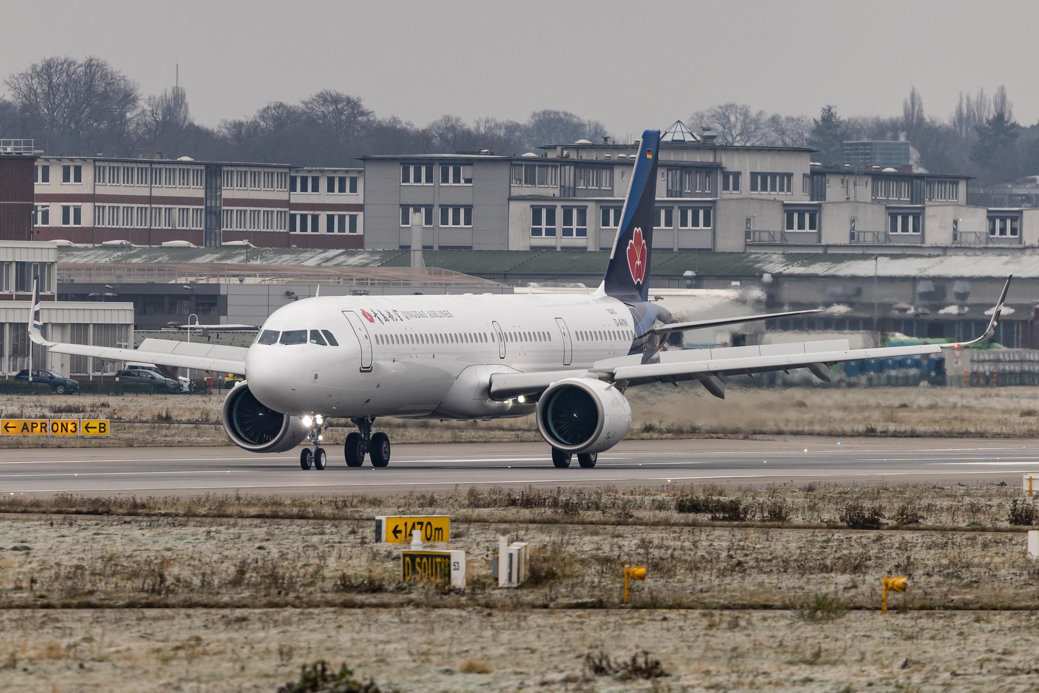 Hamburg Finkenwerder: Qingdao Airlines (QW / QDA) |  Airbus A321-271NX A21N | D-AVXK (B-325W) | MSN 10410