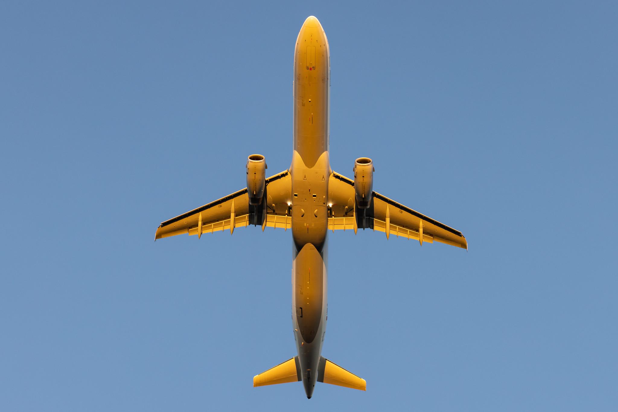 Hamburg Airport: Lufthansa (LH / DLH) |  Airbus A321-231 A321 | D-AIST | MSN 4005