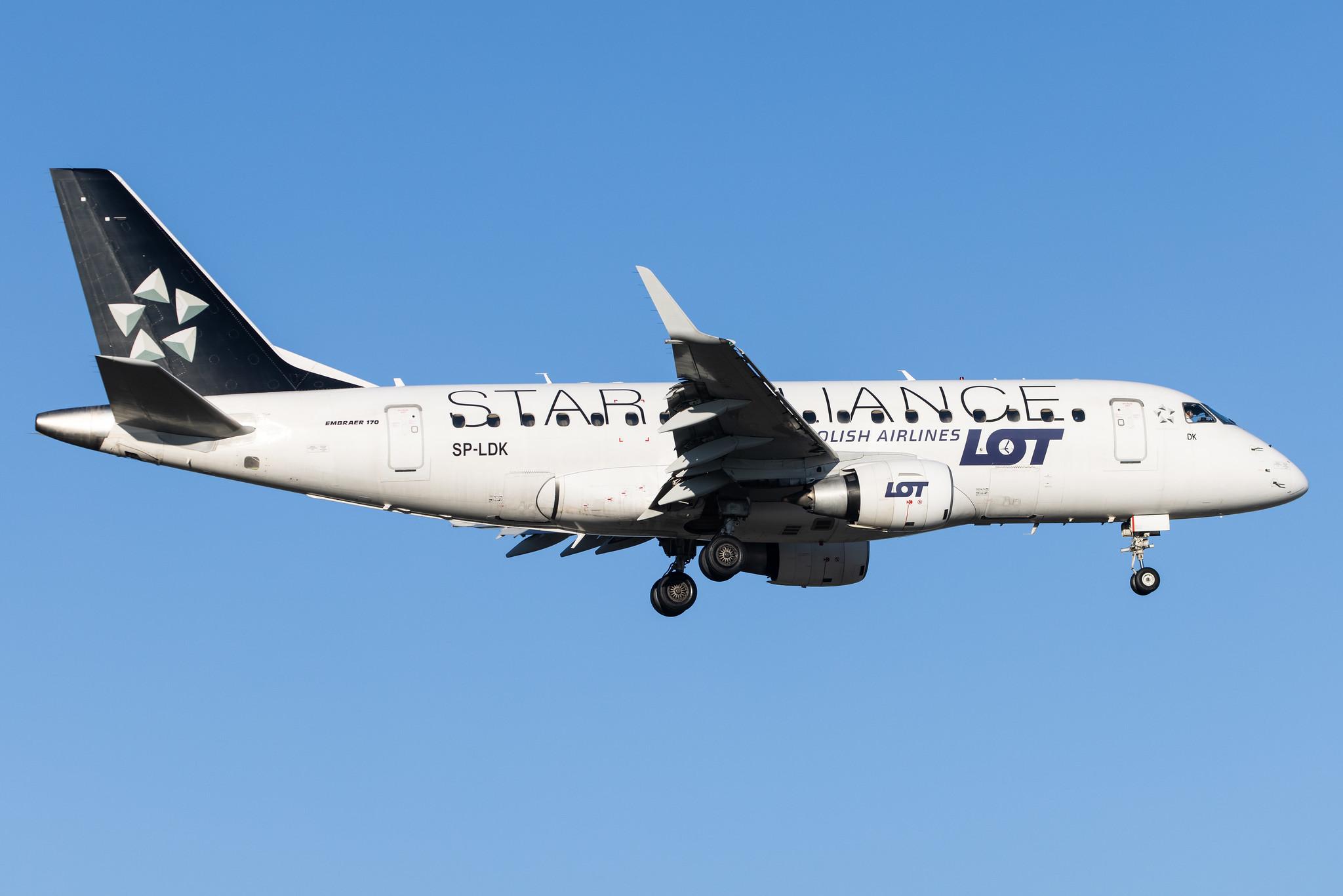 Hamburg Airport: LOT (LO / LOT) |  Livery: Star Alliance Livery |  Embraer E170STD E170 | SP-LDK | MSN 17000074