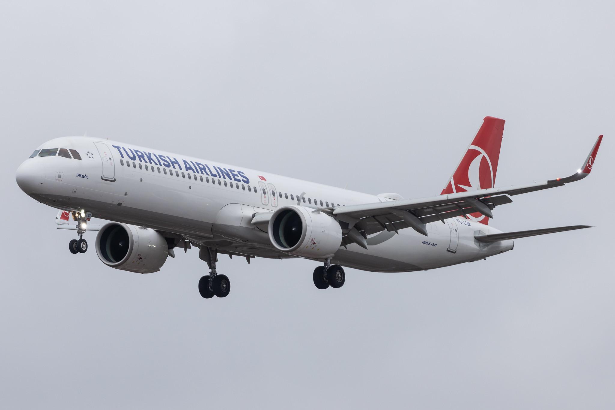Hamburg Airport: Turkish Airlines (TK / THY) |  Airbus A321-271NX A21N | TC-LSR | MSN 09138
