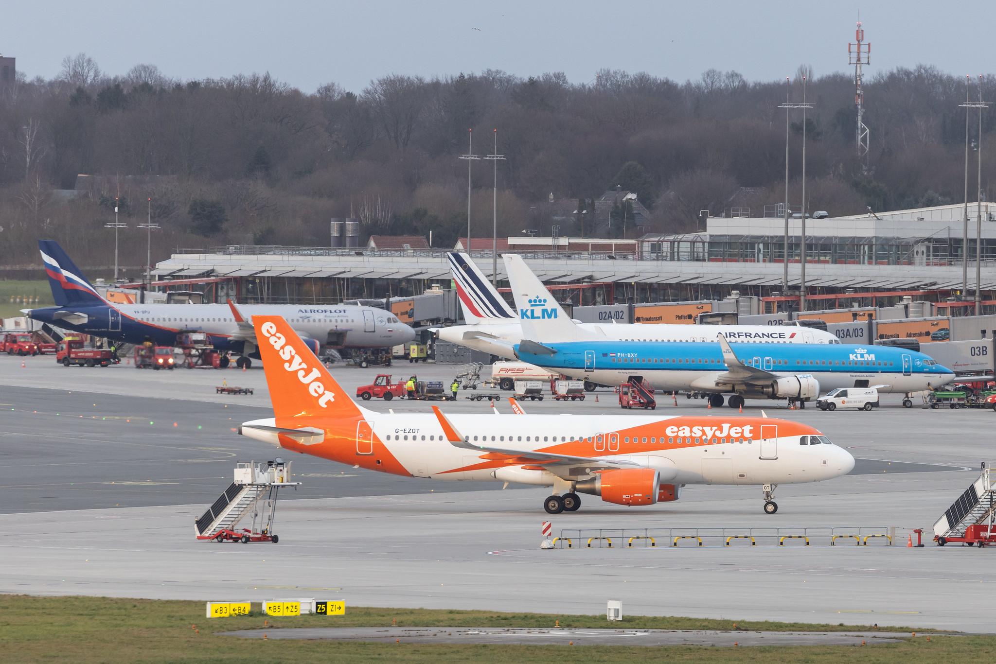 Hamburg Airport: easyJet (U2 / EZY) |  Airbus A320-214 A320 | G-EZOT | MSN 6680