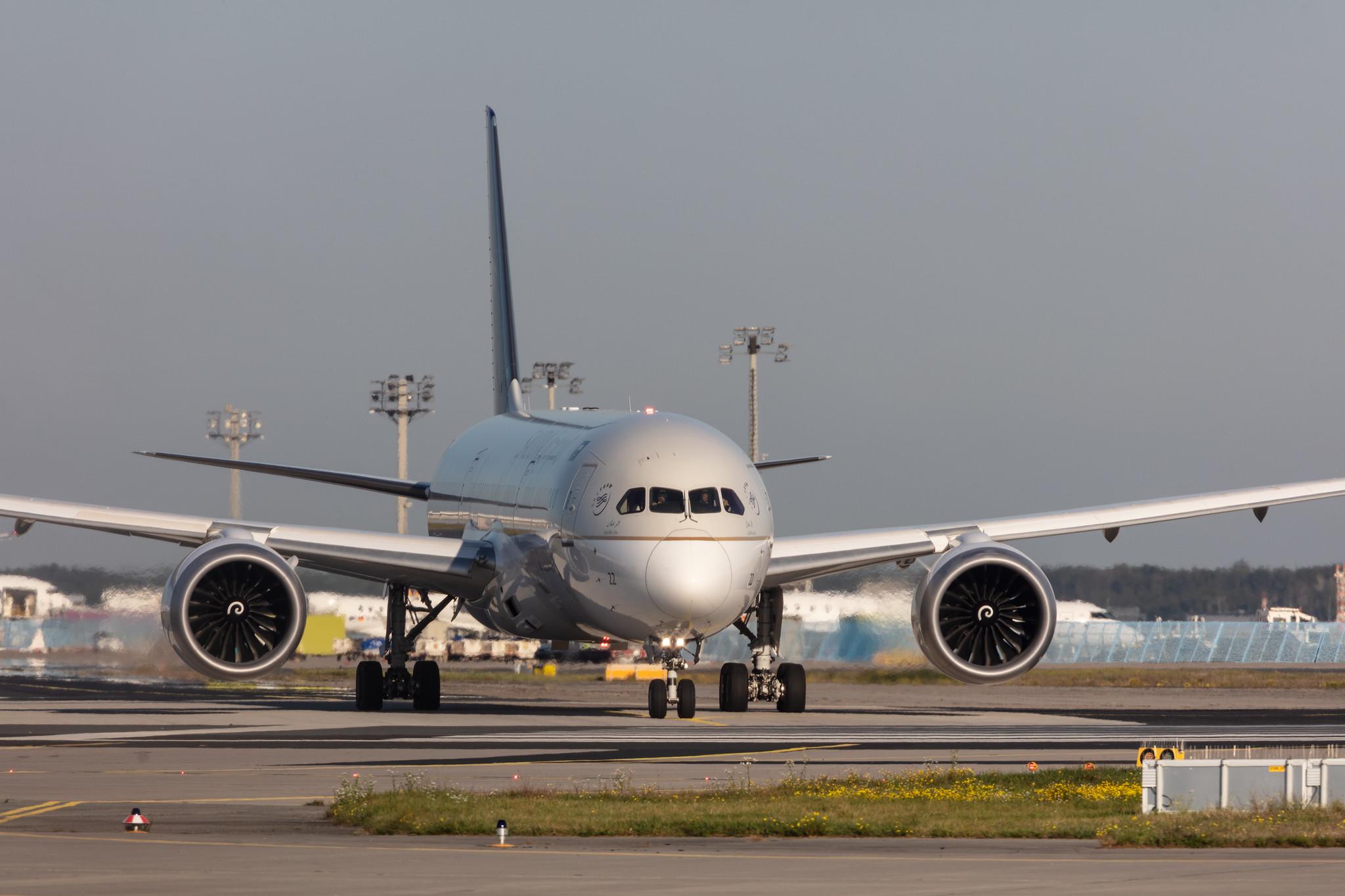 Frankfurt Airport: Saudia (SV / SVA) |  Boeing 787-9 Dreamliner B789 | HZ-AR22 | MSN 40048