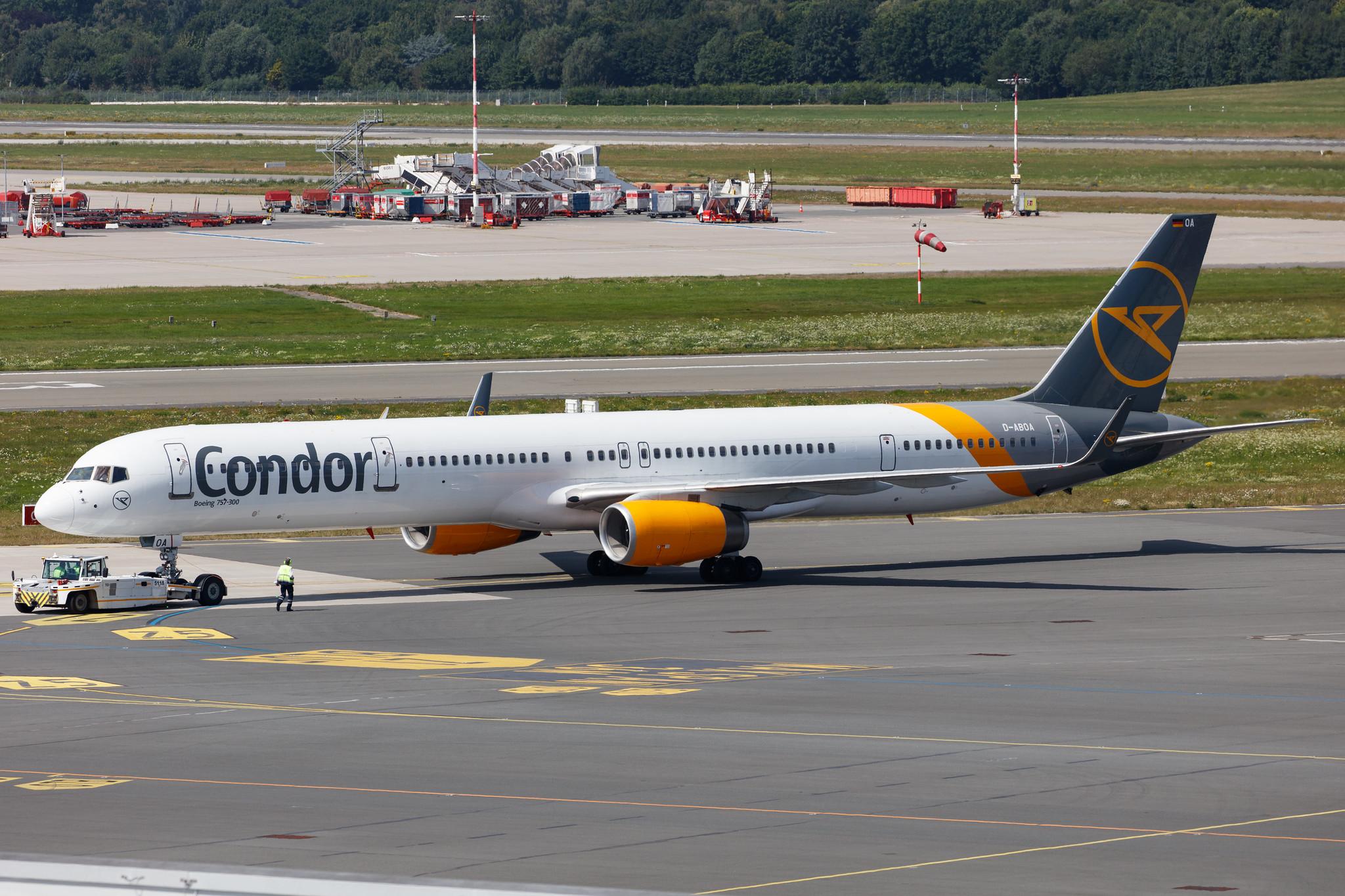 Hamburg Airport: Condor (DE / CFG) |  Boeing 757-330 B753 | D-ABOA | MSN 29016