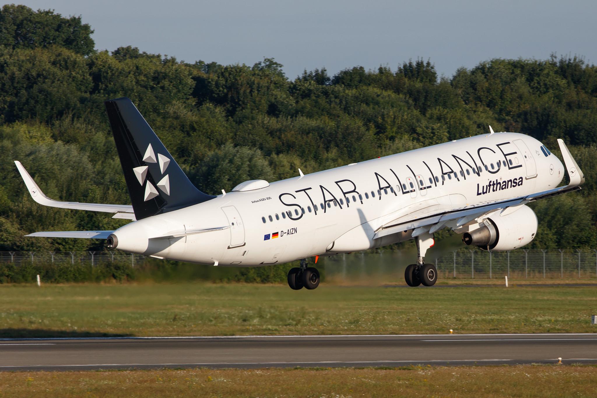 Hamburg Airport: Lufthansa (LH / DLH) |  Livery: Star Alliance Livery |  Airbus A320-214 A320 | D-AIZN | MSN 5425