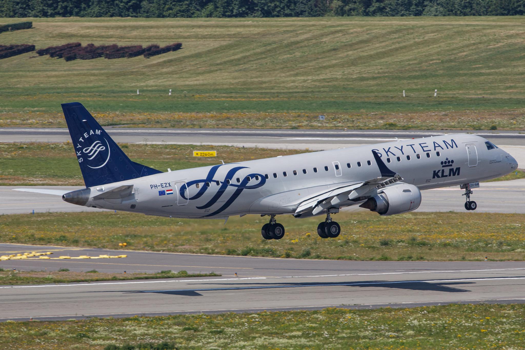 Hamburg Airport: KLM (KL / KLM) |  Livery: SkyTeam Livery | Operator: KLM Cityhopper |  Embraer E190STD E190 | PH-EZX | MSN 19000545