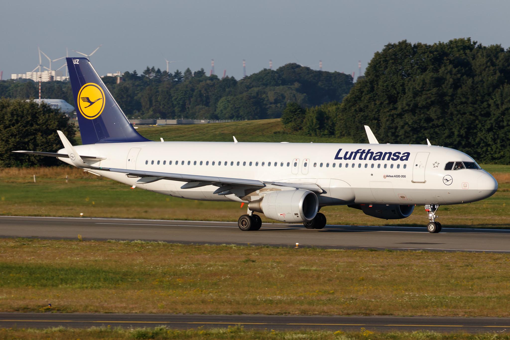 Hamburg Airport: Lufthansa (LH / DLH) |  Airbus A320-214 A320 | D-AIUZ | MSN 7625