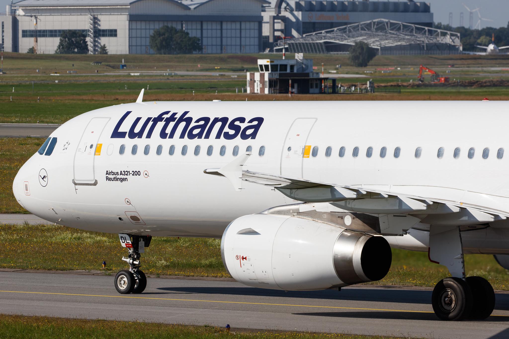 Hamburg Airport: Lufthansa (LH / DLH) |  Airbus A321-231 A321 | D-AIDL | MSN 4881
