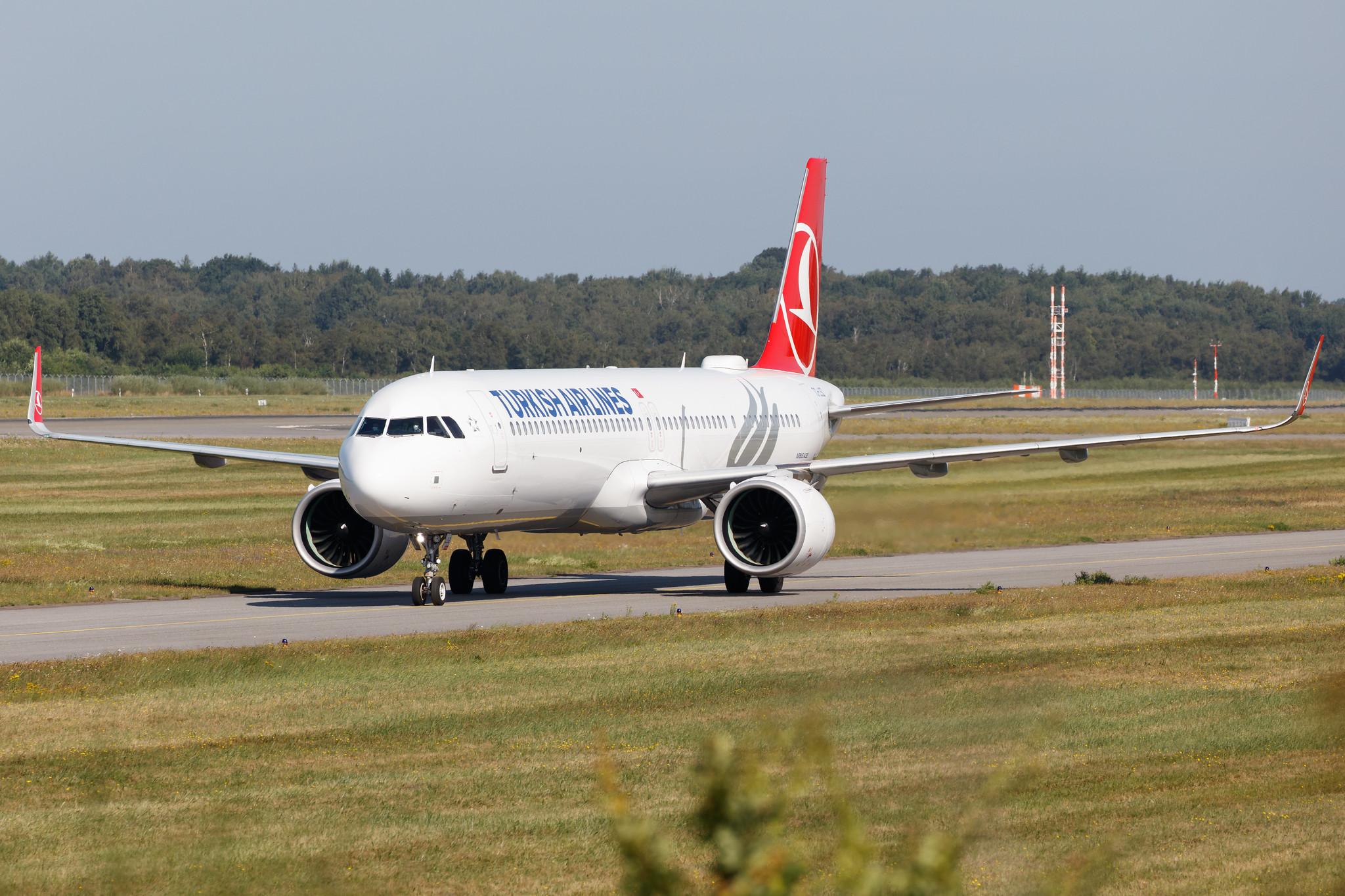 Hamburg Airport: Turkish Airlines (TK / THY) |  Airbus A321-271NX A21N | TC-LSZ | MSN 09452