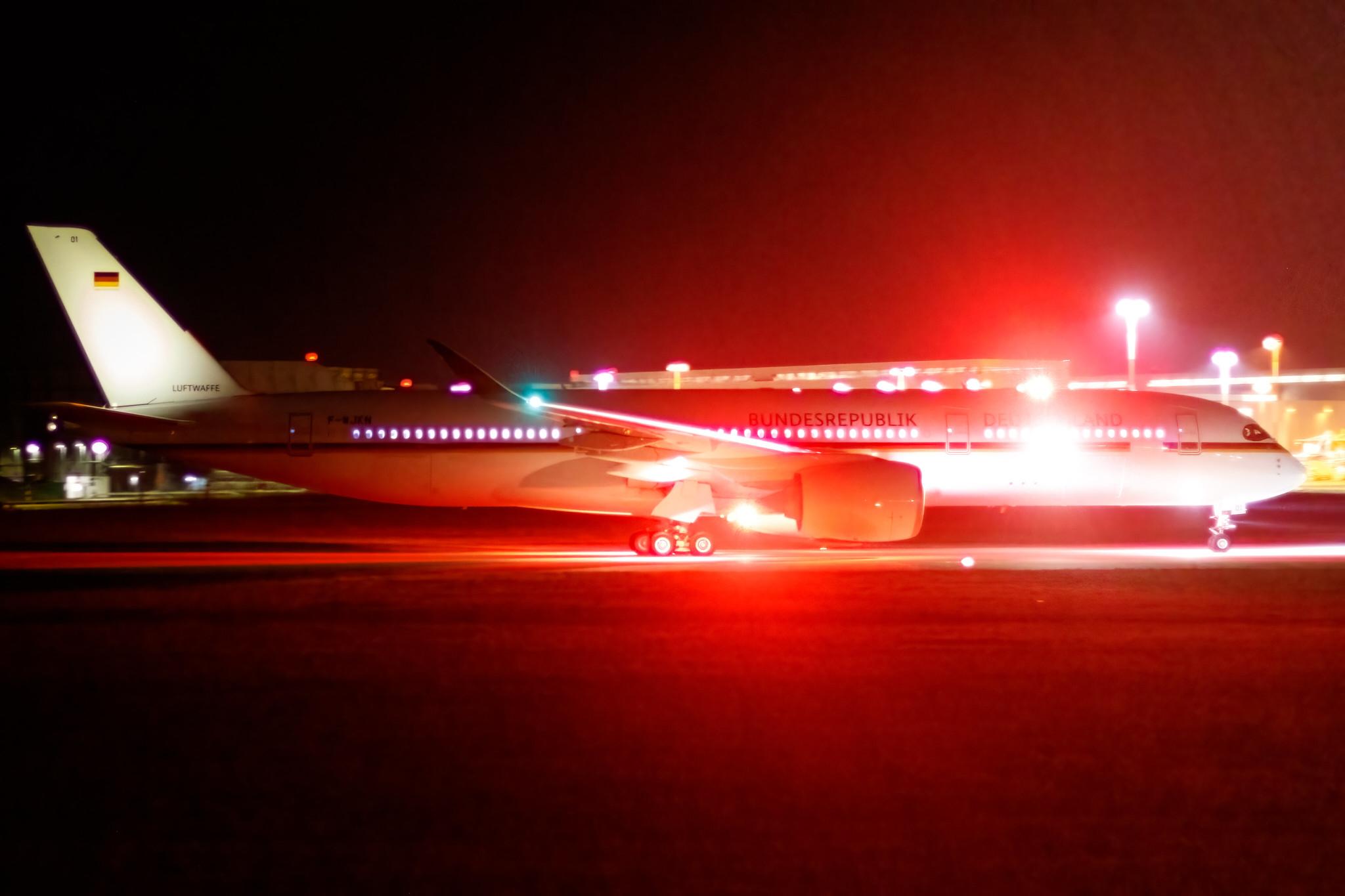 Hamburg Finkenwerder: German Air Force (/ GAF) |  Airbus A350-941 A359 | F-WJKN (D-AGVT, 10+01 | MSN 0468)