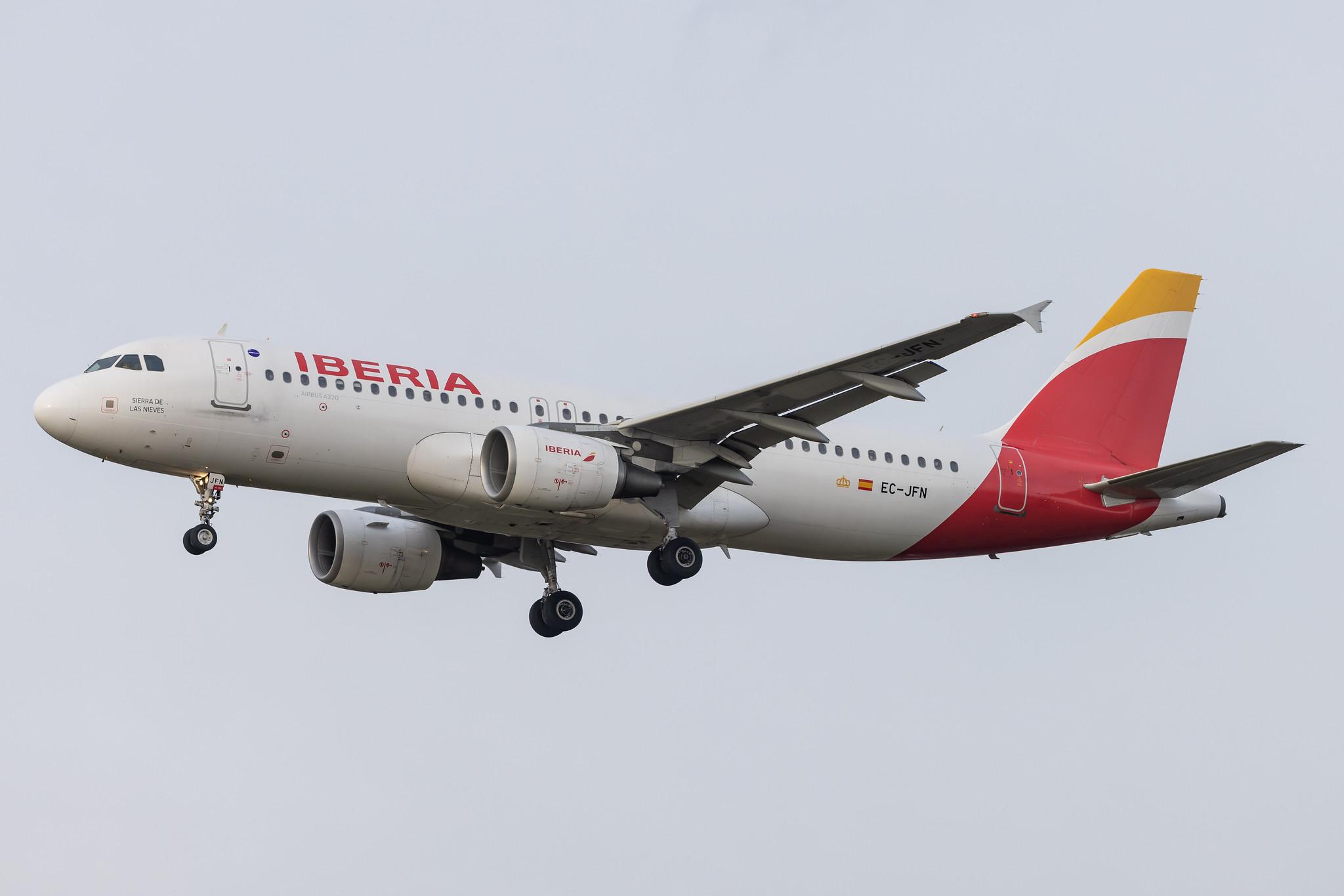 Hamburg Airport: Iberia (IB / IBE) |  Airbus A320-214 A320 | EC-JFN | MSN 2391