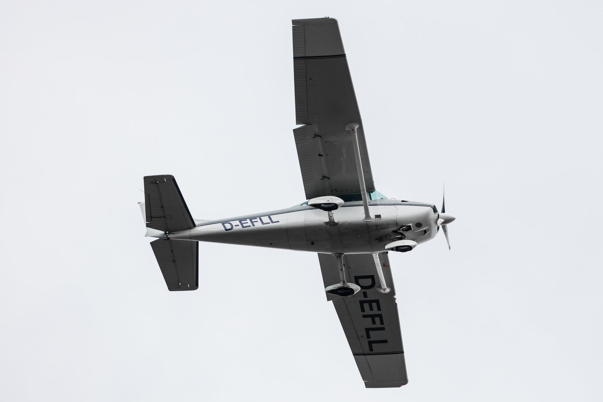 Hamburg Airport: Private owner |  Cessna 172P Skyhawk C172 | D-EFLL | MSN 172-75489