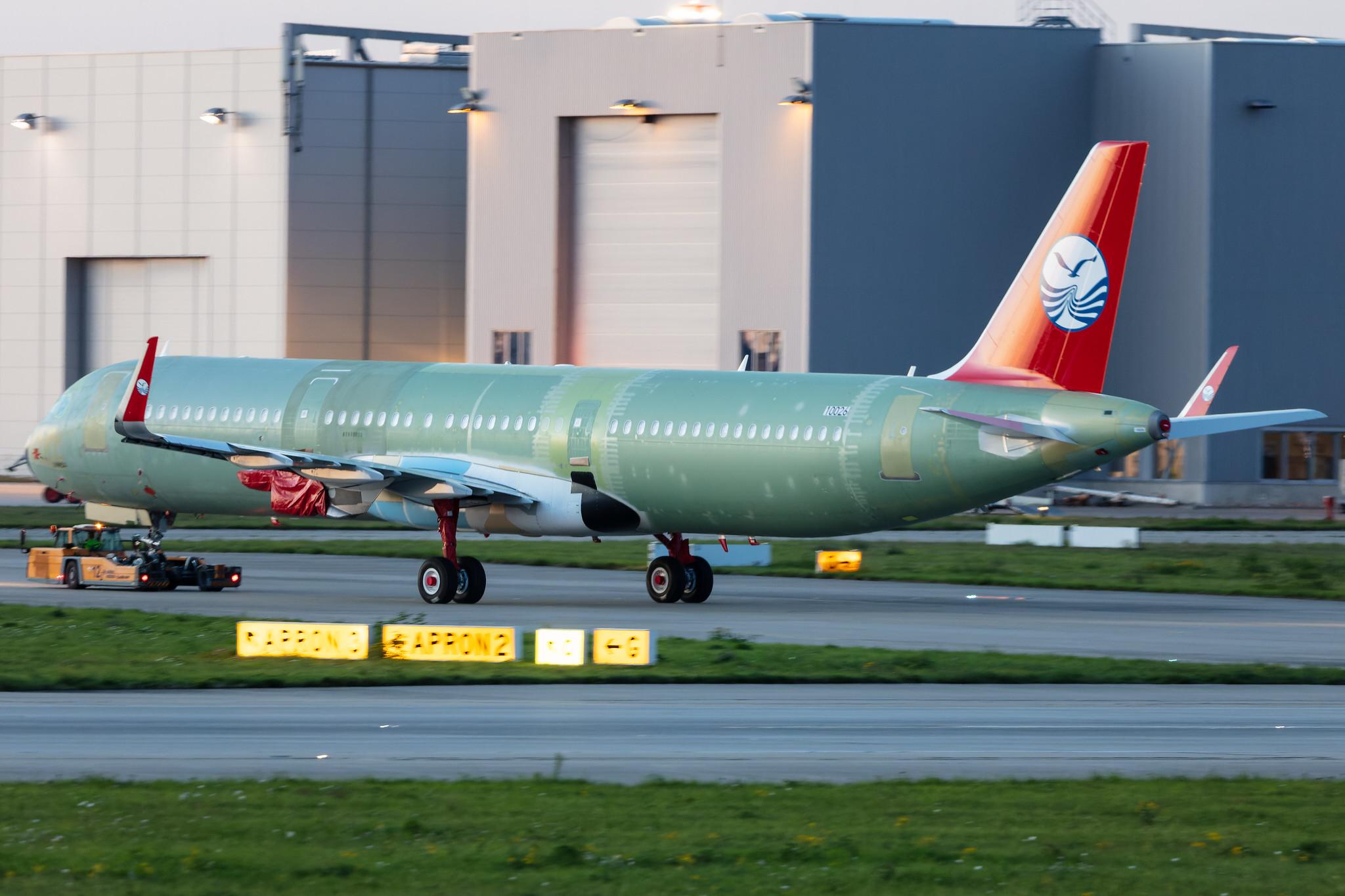 Hamburg Finkenwerder: Sichuan Airlines (3U / CSC) |  Airbus A321-271N A21N | D-AVZW (B-30FS) | MSN 10026